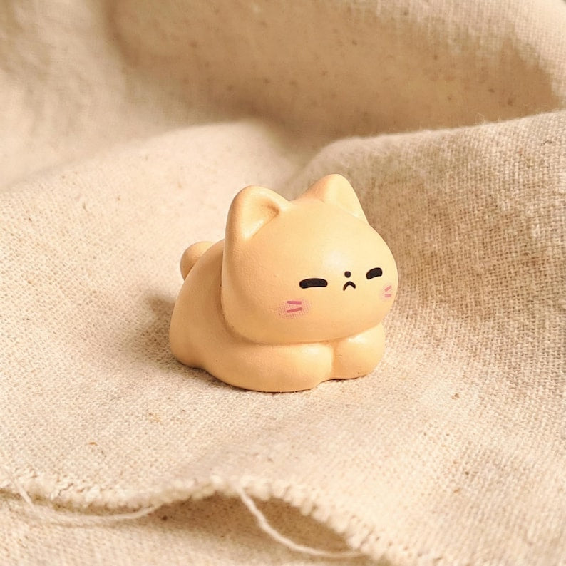 Mini Resin Cat Ornament Set, Cute Desktop Monitor Home Decor