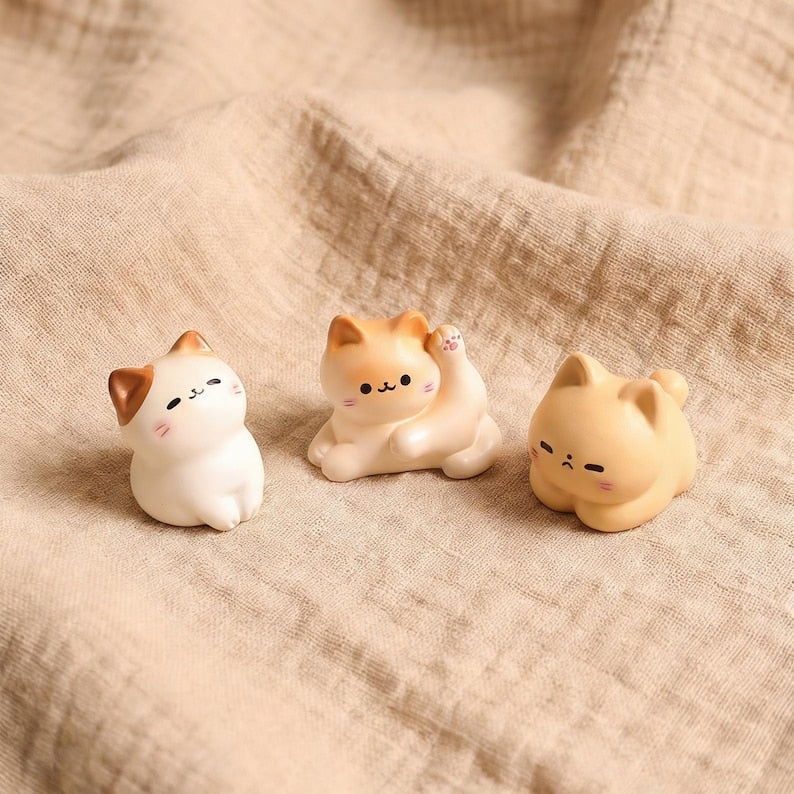Mini Resin Cat Ornament Set, Cute Desktop Monitor Home Decor
