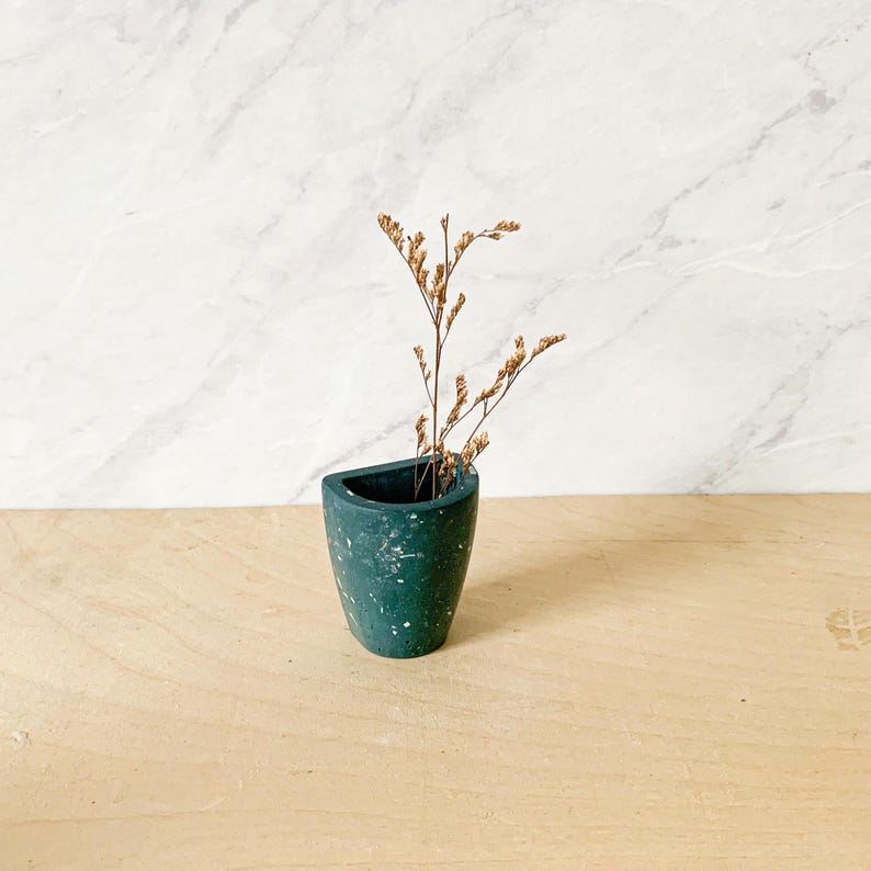 Terrazzo concrete wall-mounted vase, modern hanging vase, suitable for dried flower decoration