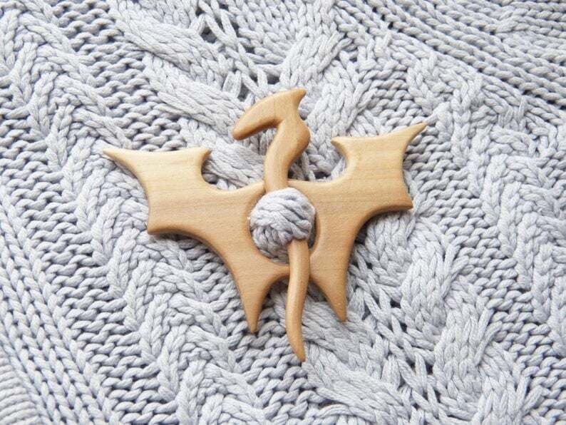 🔥LAST DAY 70% OFF🔥BROOCH PIN WITH WOODEN ANIMAL PATTERN (SWEATER CLIP)