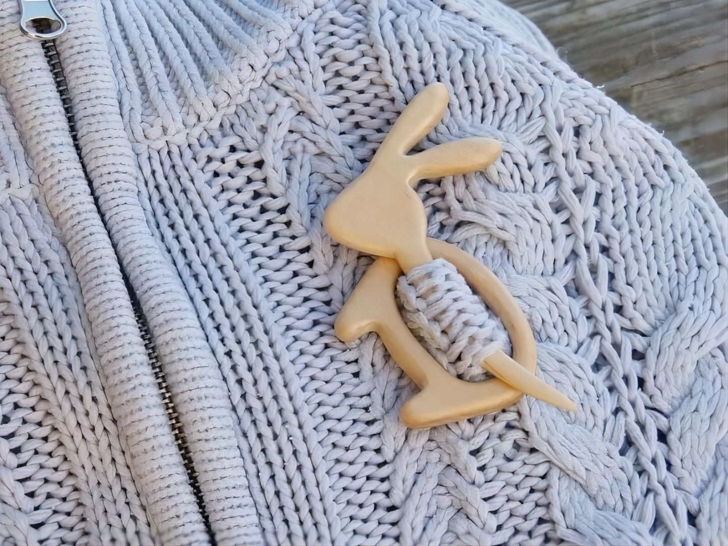 🔥LAST DAY 70% OFF🔥BROOCH PIN WITH WOODEN ANIMAL PATTERN (SWEATER CLIP)