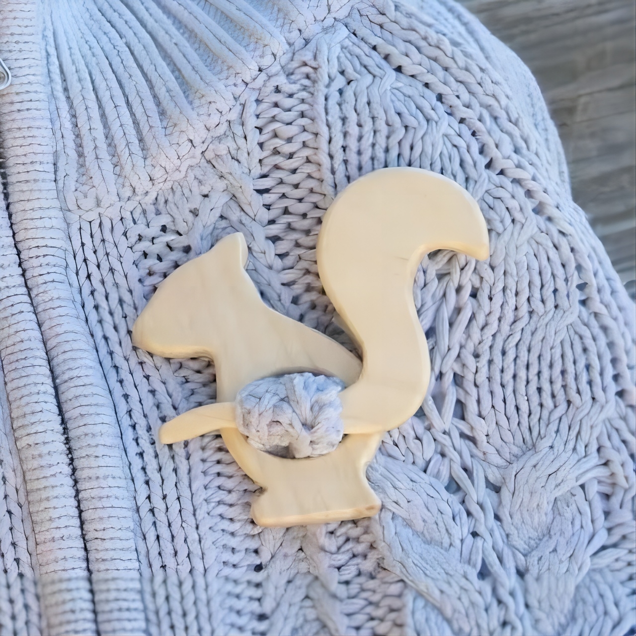 🔥LAST DAY 70% OFF🔥BROOCH PIN WITH WOODEN ANIMAL PATTERN (SWEATER CLIP)