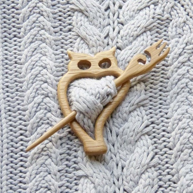 🔥LAST DAY 70% OFF🔥BROOCH PIN WITH WOODEN ANIMAL PATTERN (SWEATER CLIP)
