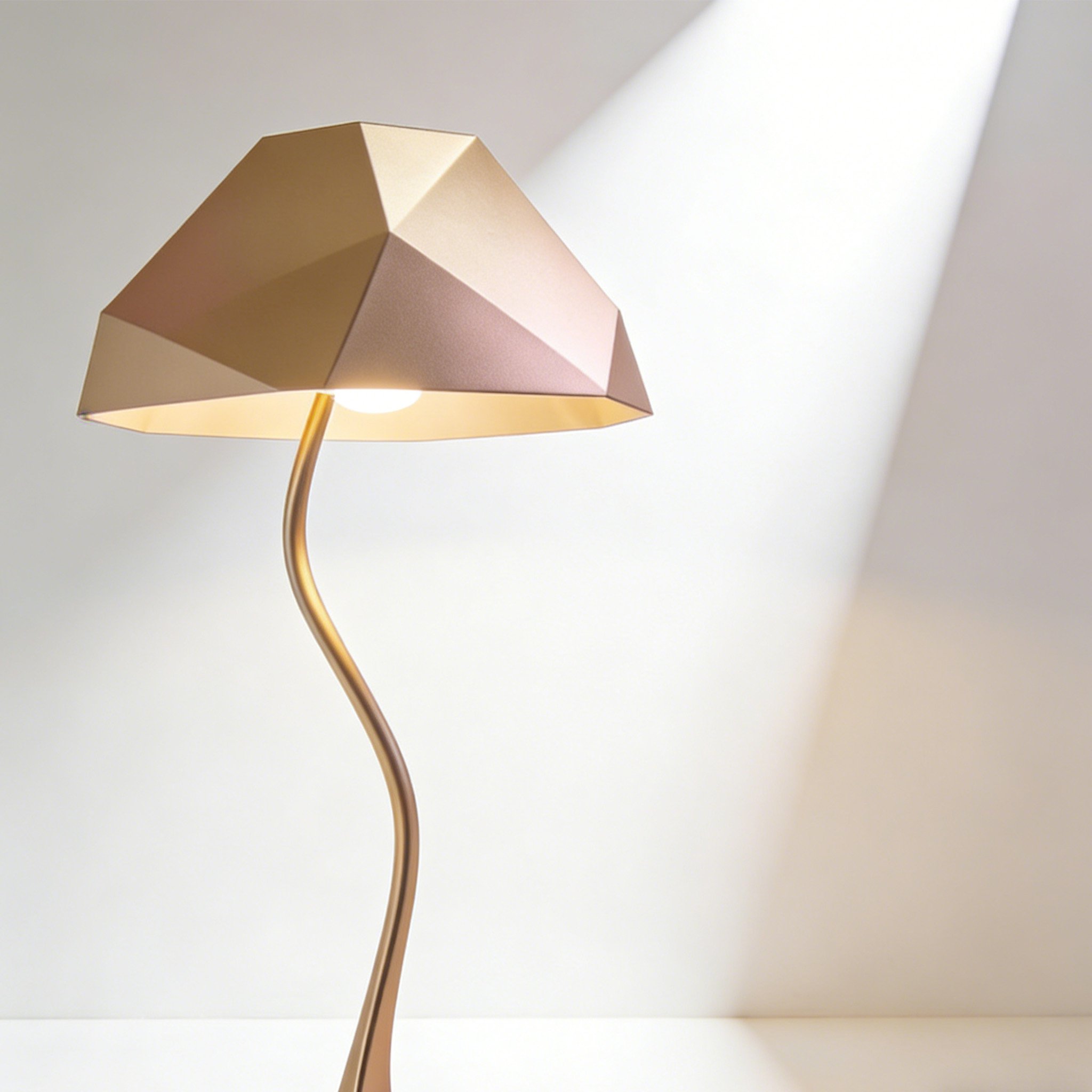 Stylowa lampa stołowa w salonie