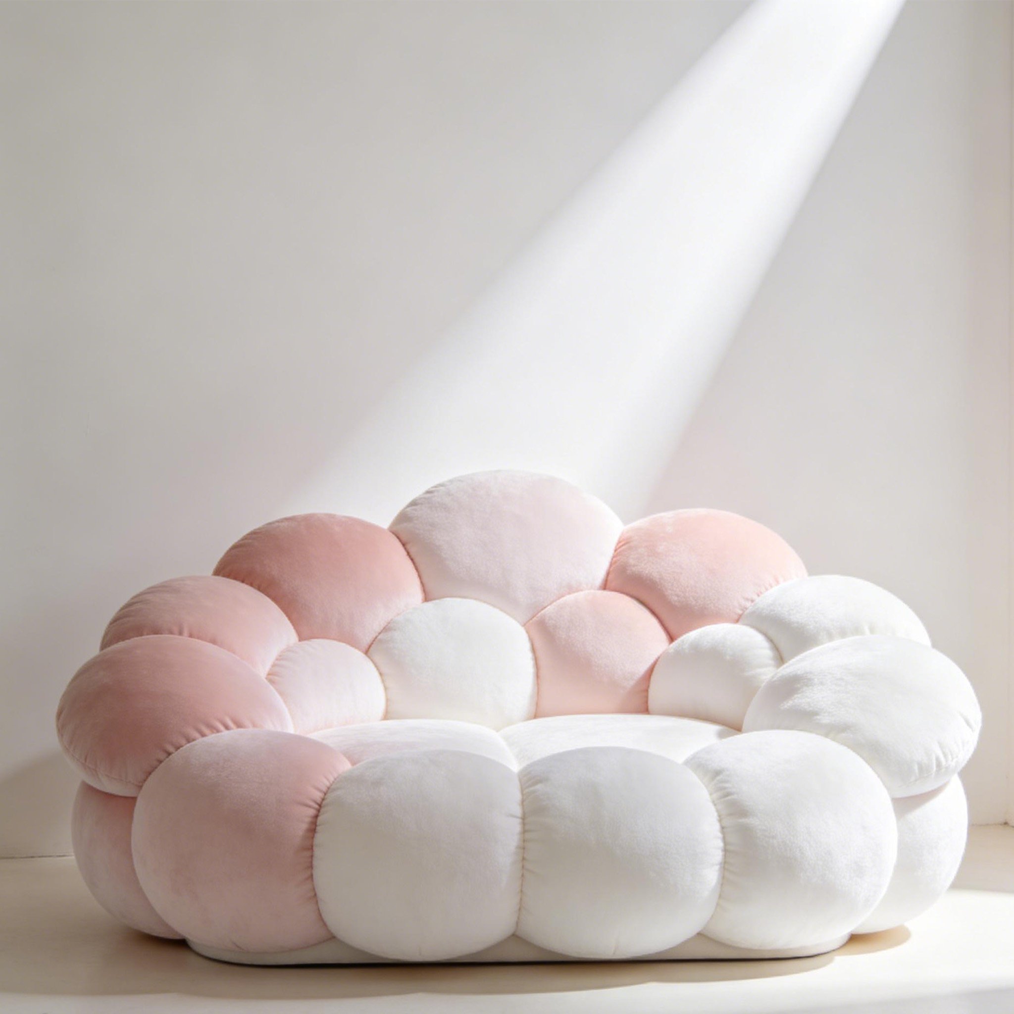 Leniwy fotel wypoczynkowy w nowoczesnym salonie