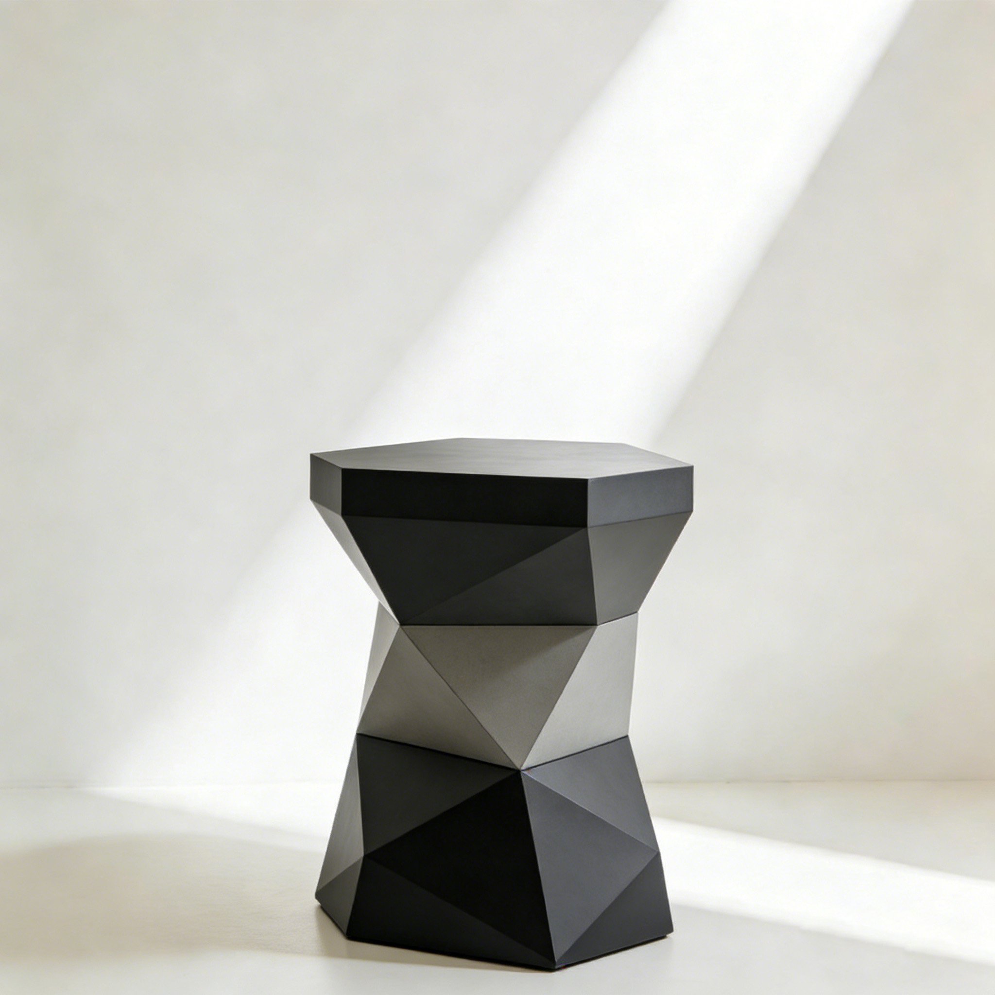 Wytrzymałe stołki dziecięce z zaokrąglonymi krawędziami