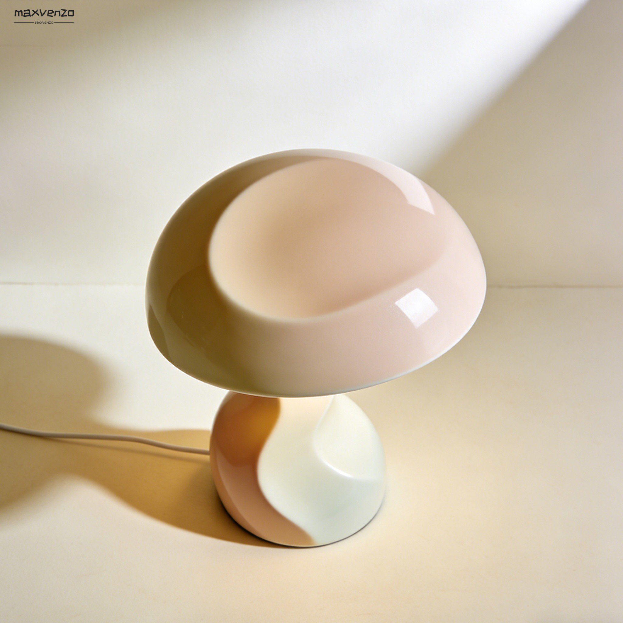 Lampka do czytania z regulacją jasności na biurku