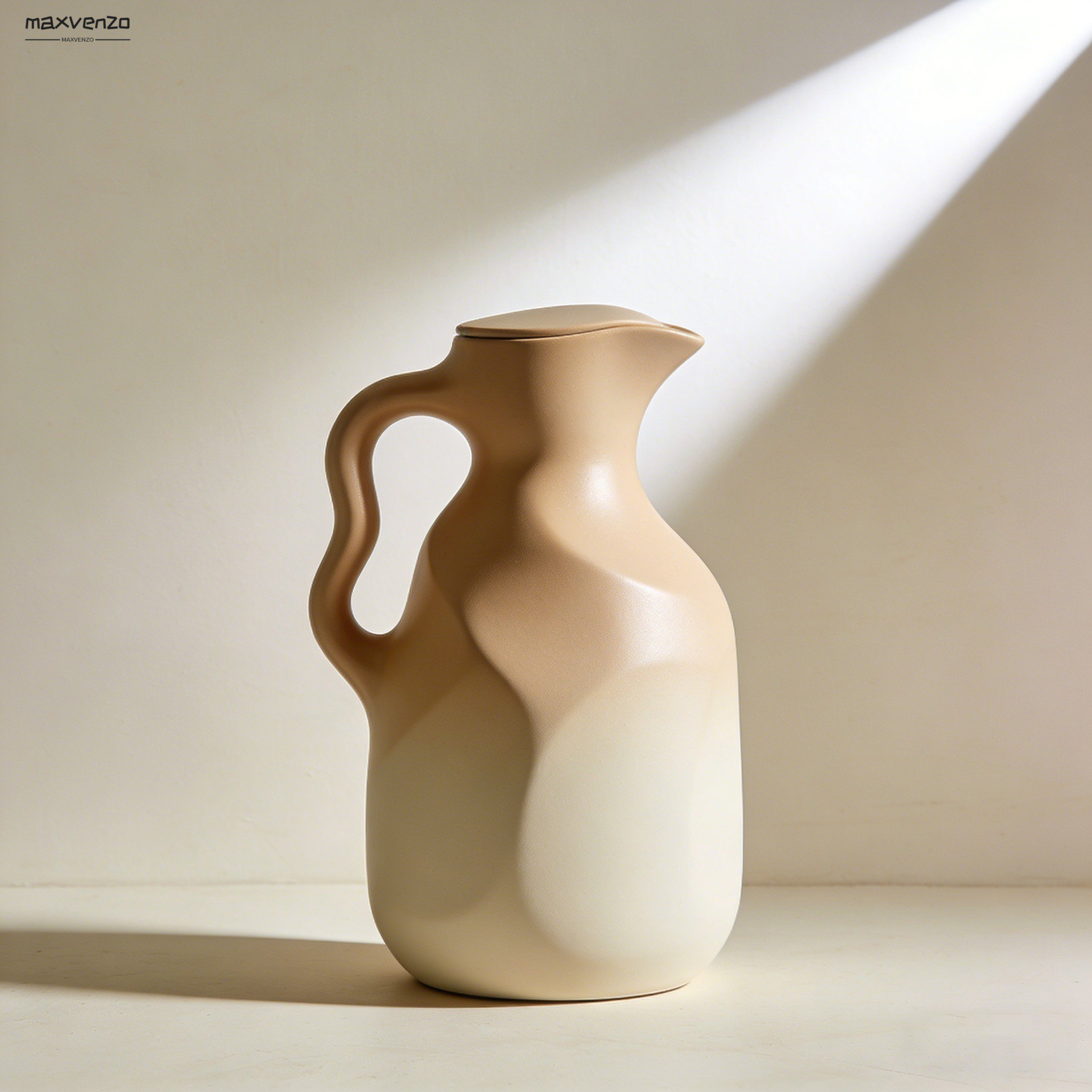 Zestaw trzech przenośnych butelek na wodę do użytku na zewnątrz