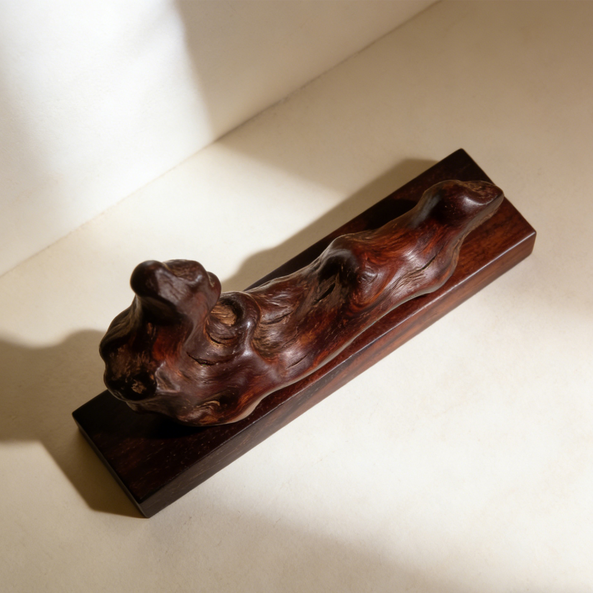 Dekorative Holzfigur aus Naturholz