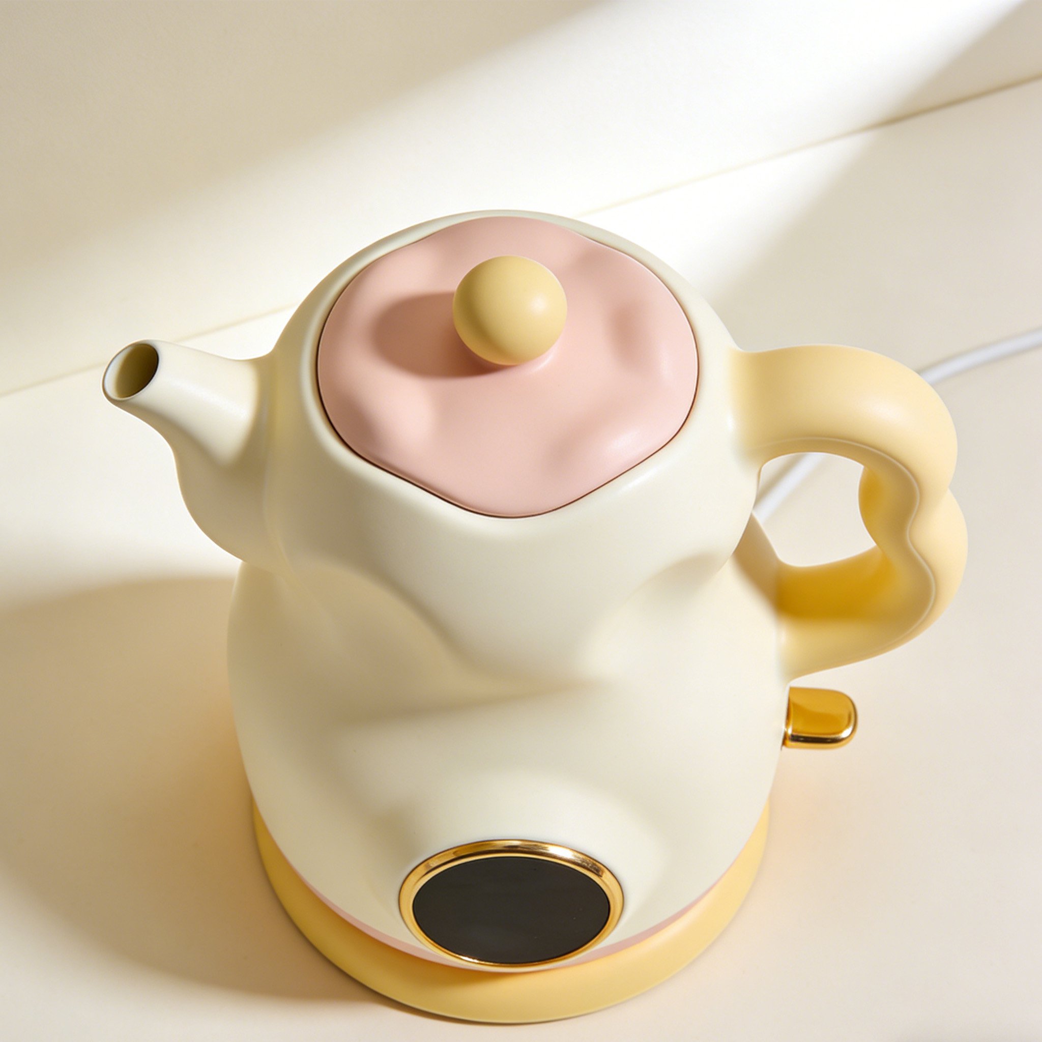 Detailansicht des Wasserkochers mit beleuchtetem Einschalter