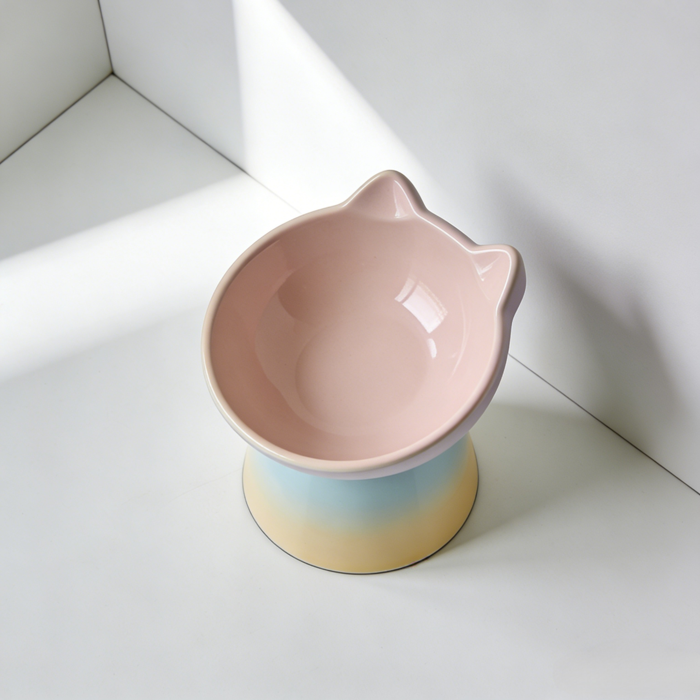 Magasított állványú etetőtál háziállatoknak