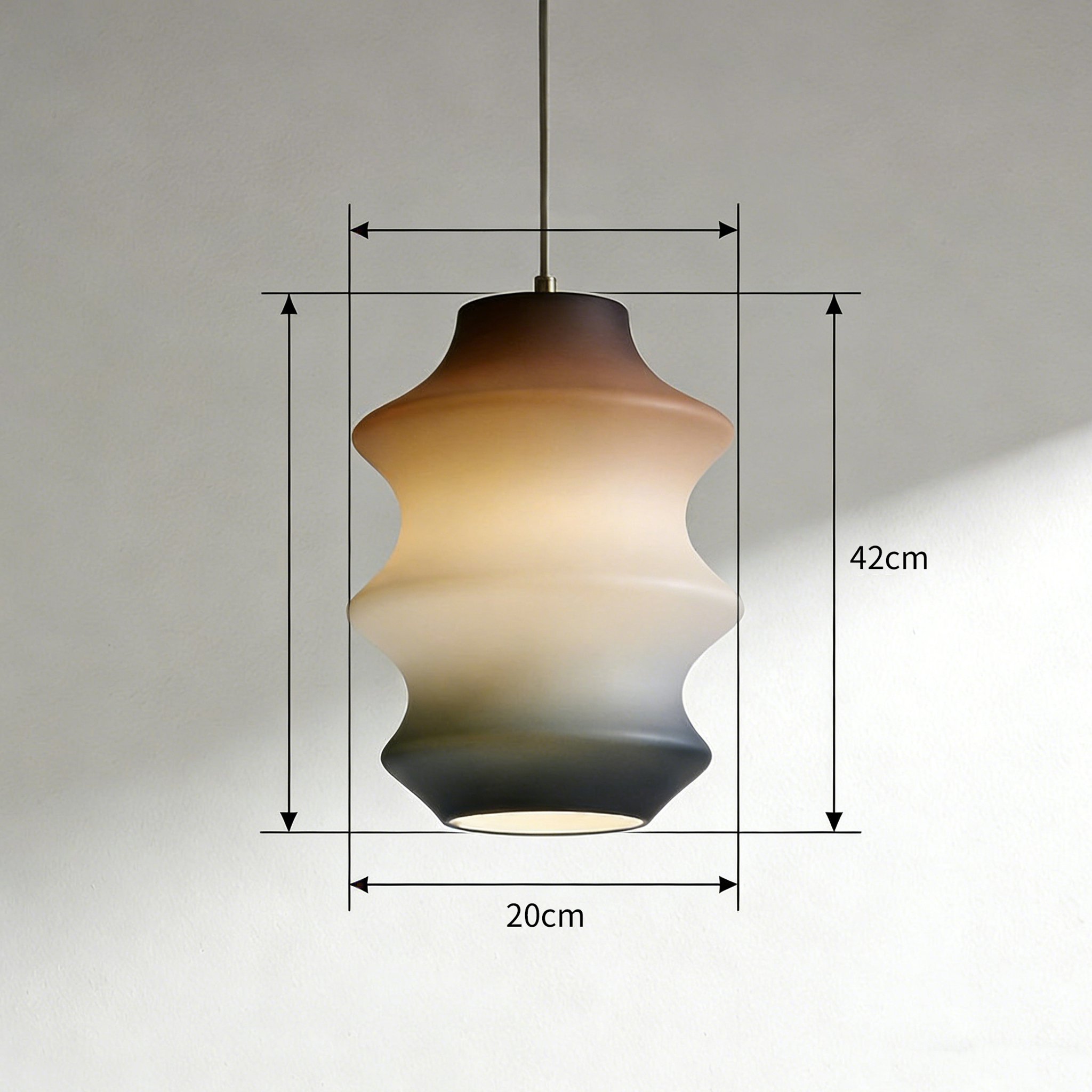 Egyszerű stílusú csillár modern nappaliban