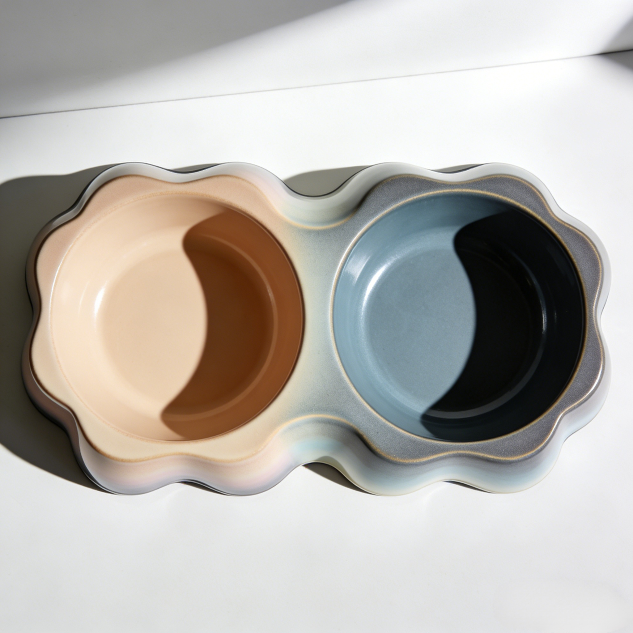 Nagy kapacitású etetőtál háziállatoknak