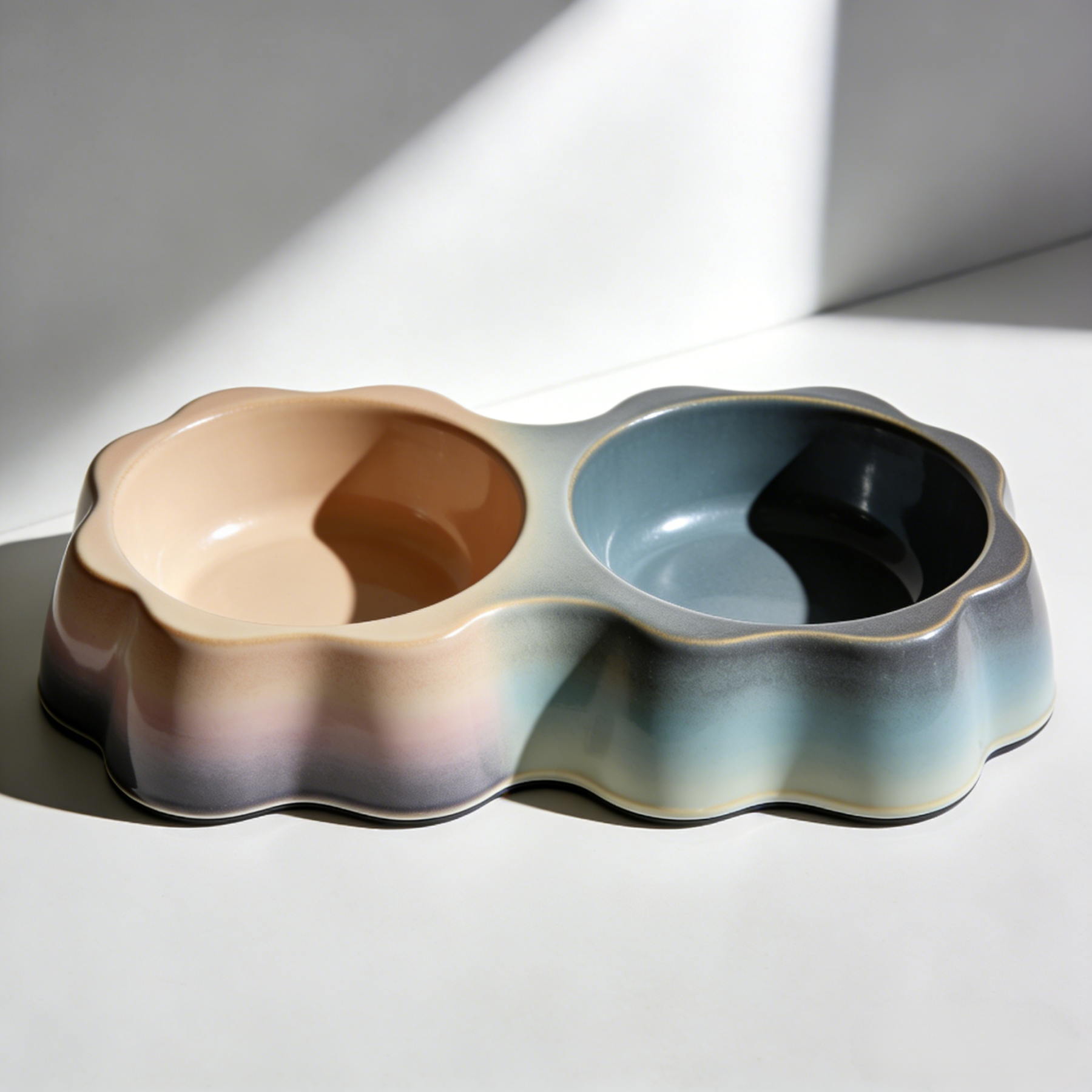 Nagy kapacitású etetőtál háziállatoknak