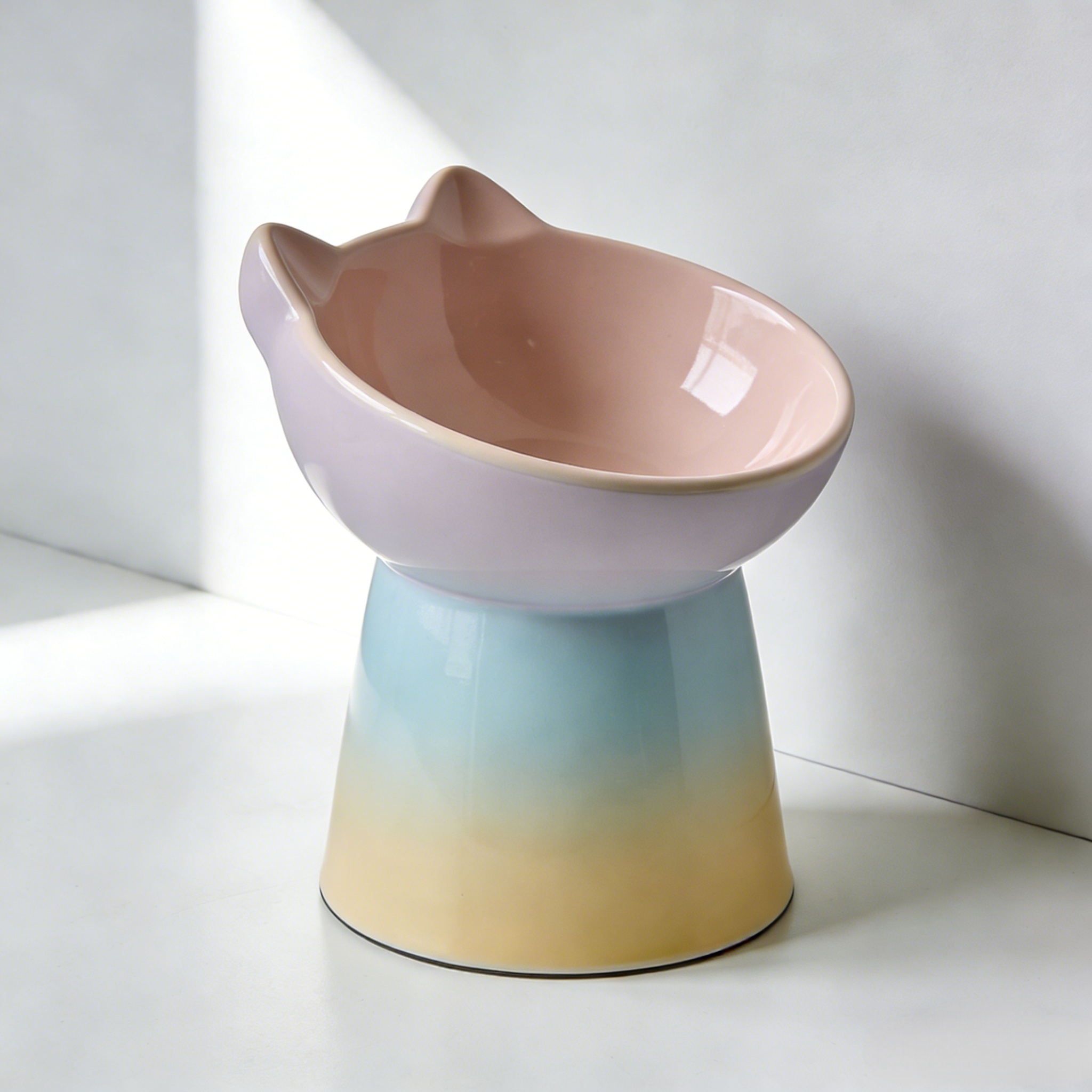 Magasított állványú etetőtál háziállatoknak