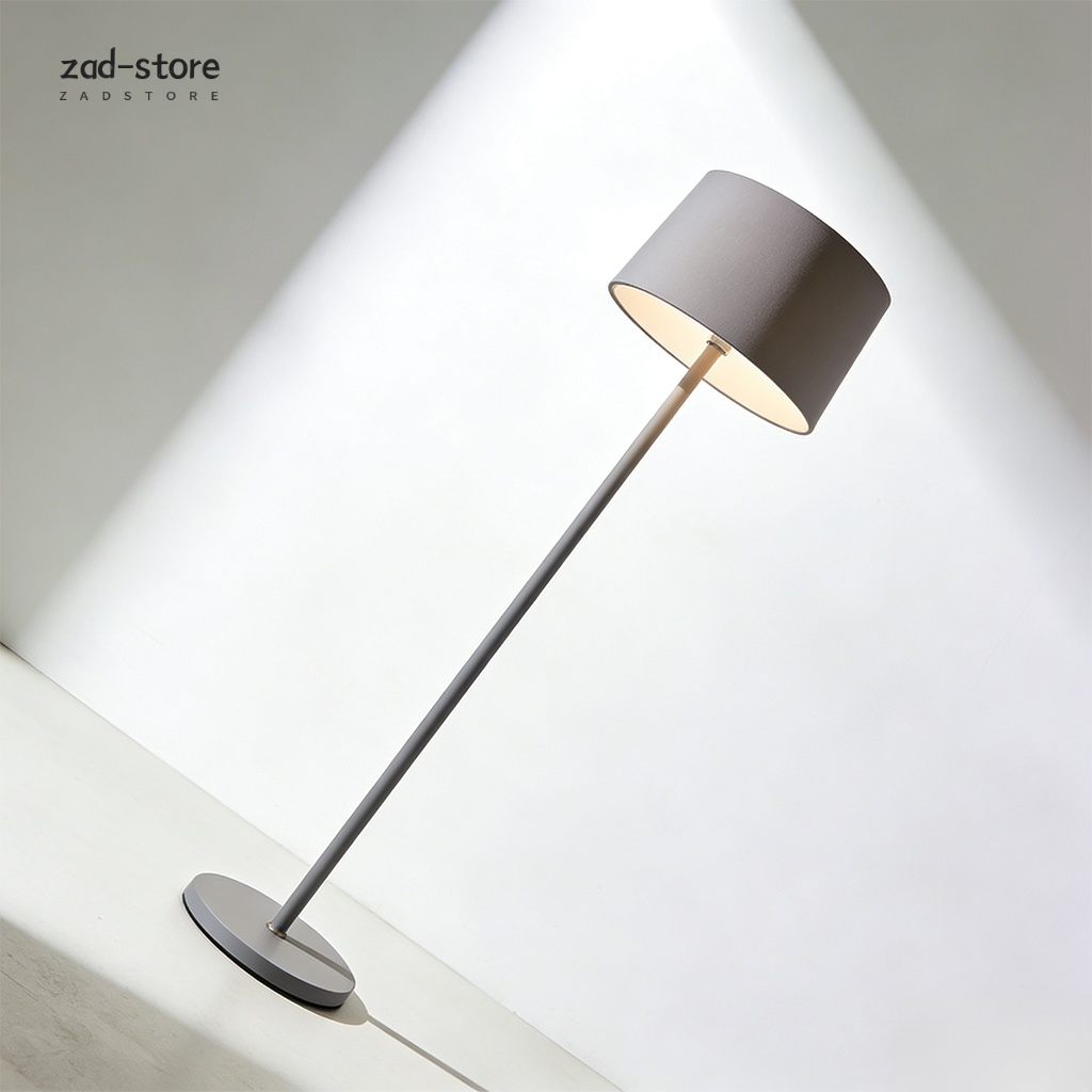 Minimalistische Stehlampe für gemütliche Atmosphäre