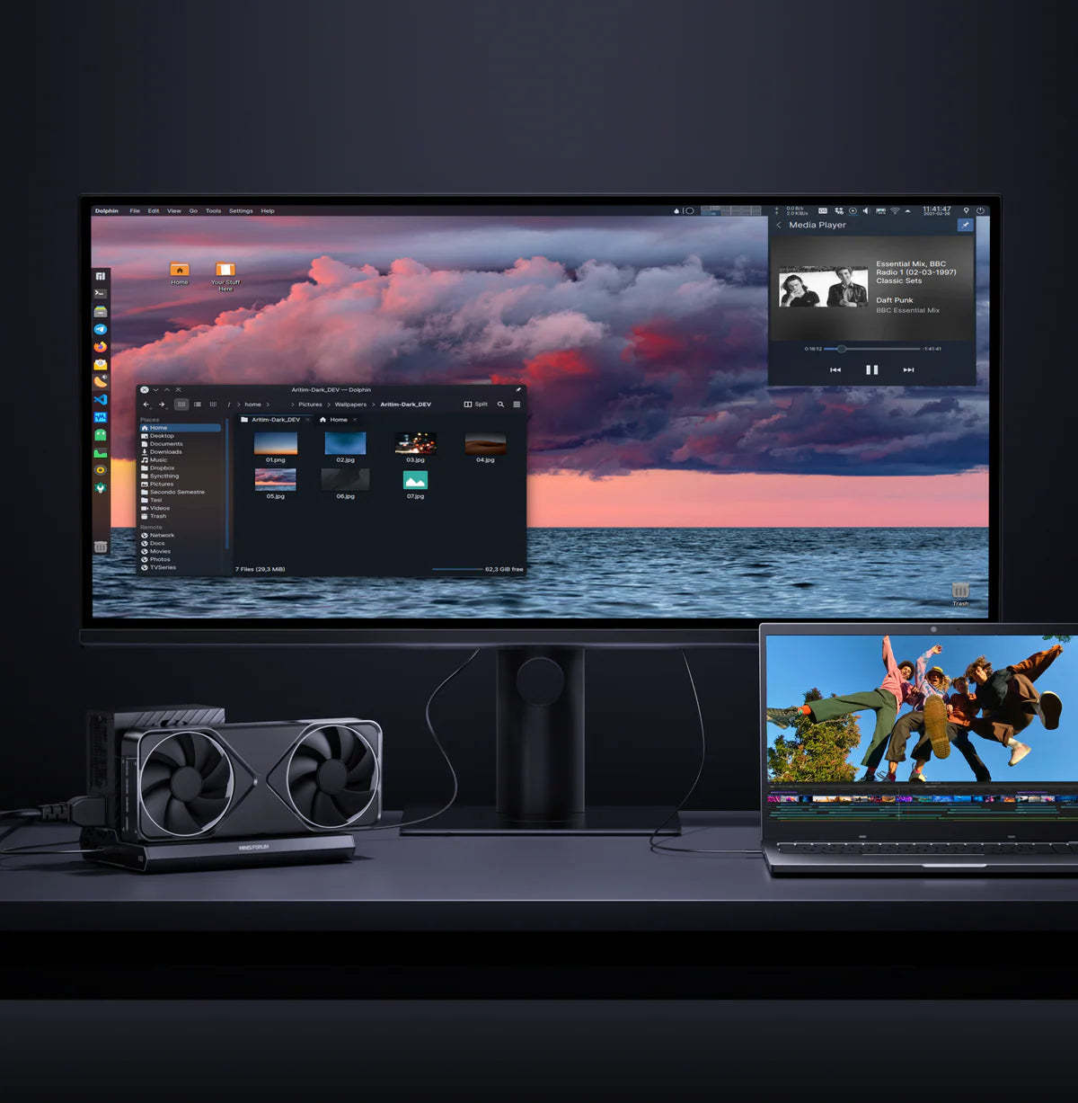 Minisforum DEG2 eGPU dock with Thunderbolt 5, OCuLink, IO ports and 140W + 30W PD