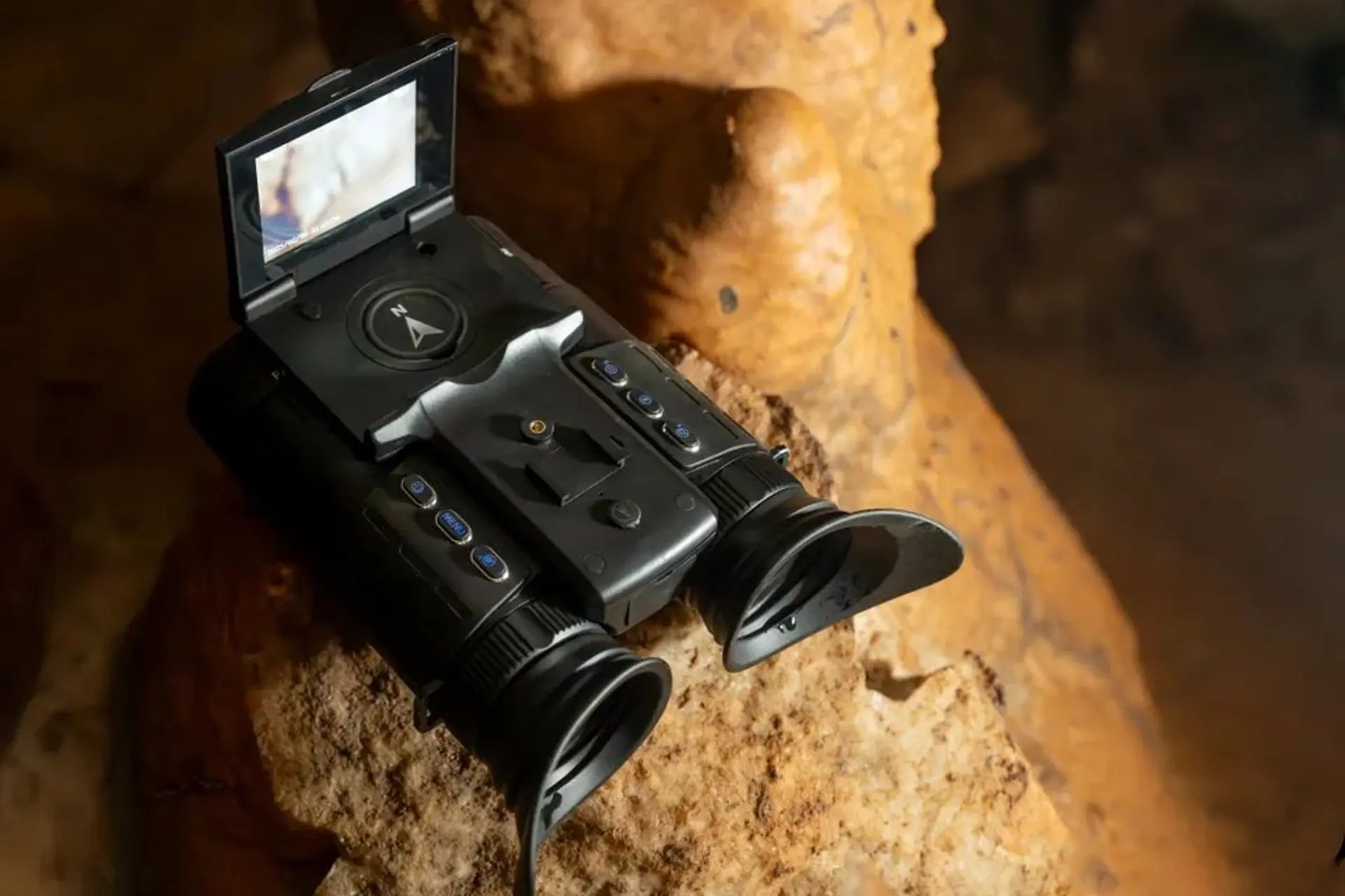 YASHICA Explorer: Dual Screen Night Vision for Any Case