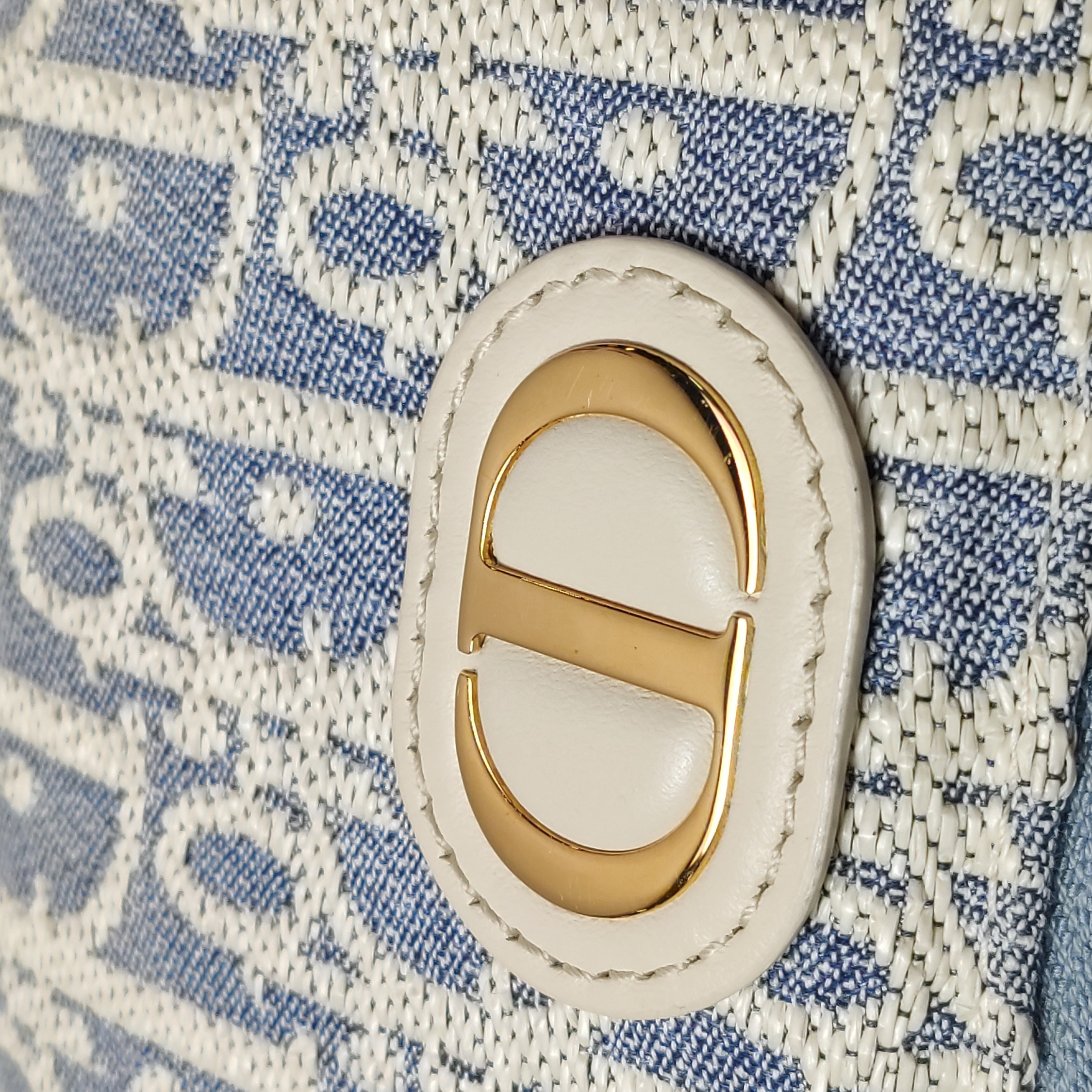 Christian Dior 30 Montaigne Shoulder Bag Oblique Canvas — photo 10 of 16