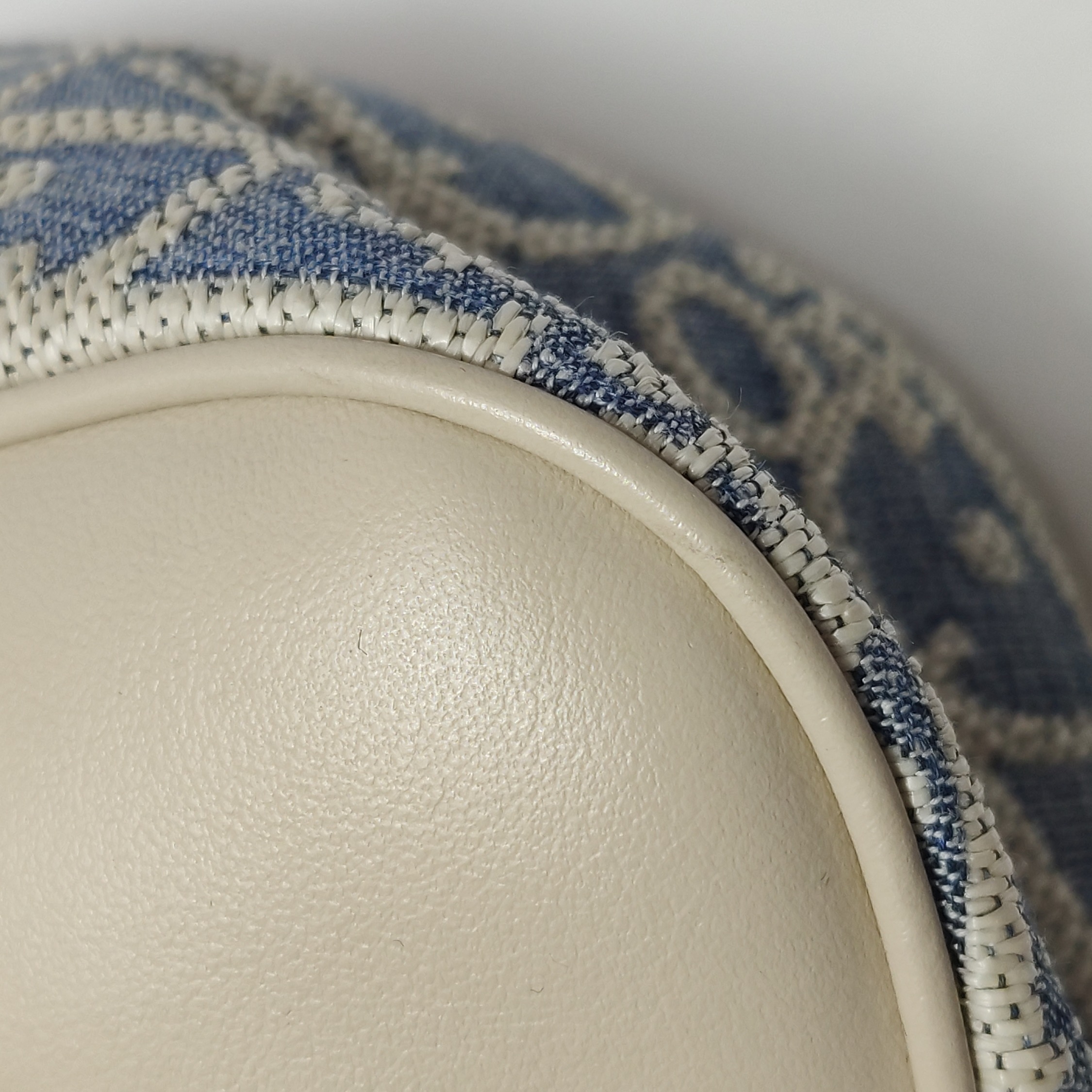 Christian Dior 30 Montaigne Shoulder Bag Oblique Canvas — photo 13 of 16