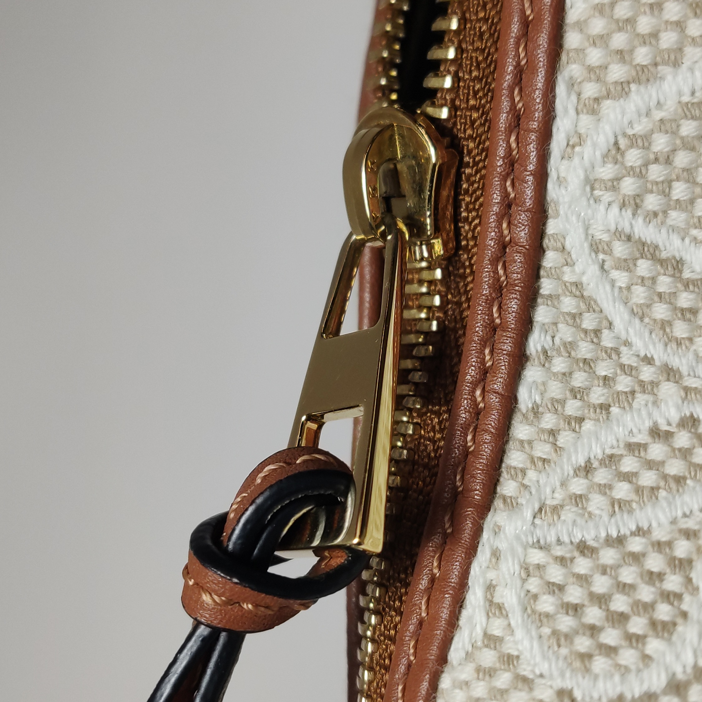 Loewe Cubi Hobo Anagram Jacquard Small — photo 9 of 14