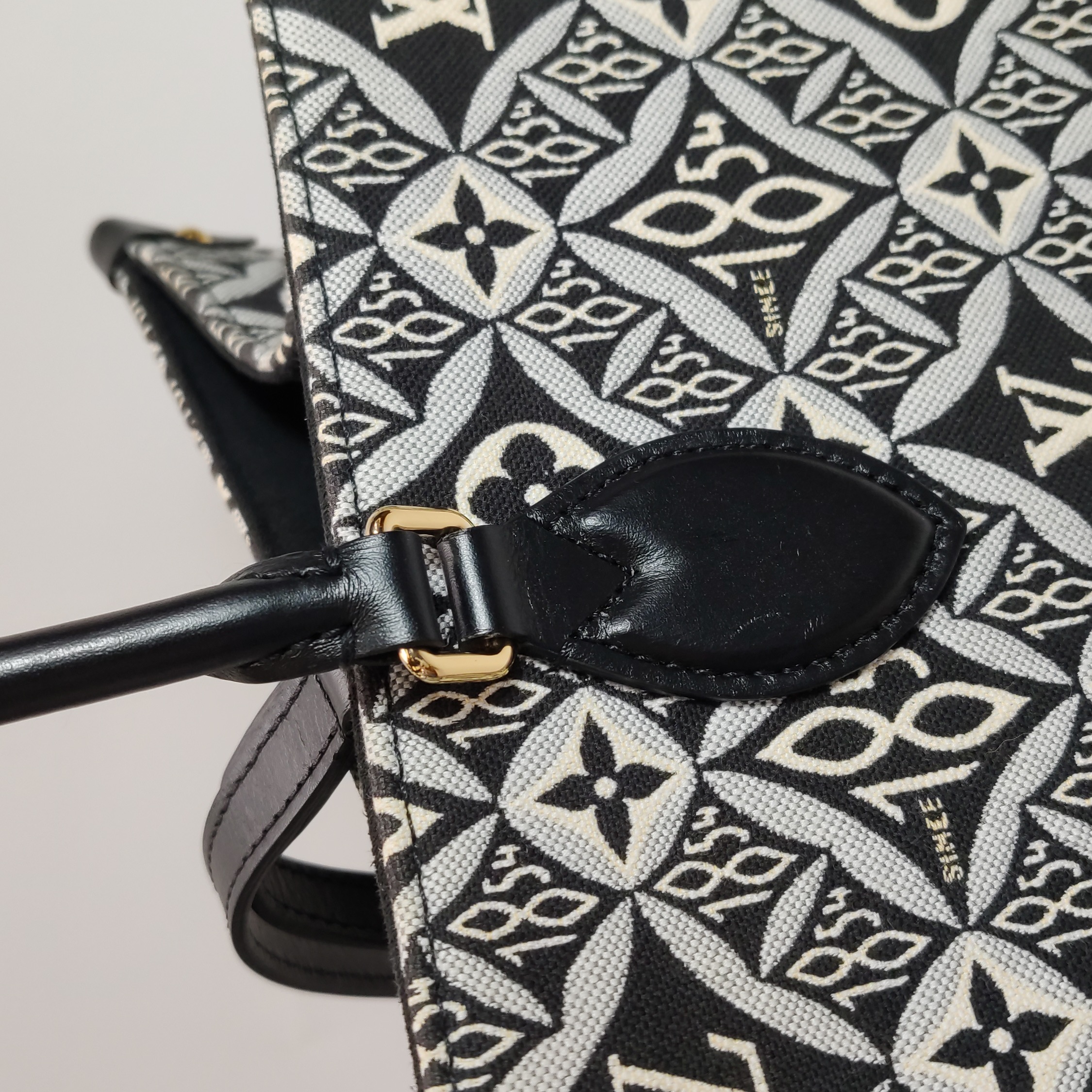 Louis Vuitton(LV) OnTheGo Tote Limited Edition Since 1854 Monogram Jacquard GM — photo 10 of 15