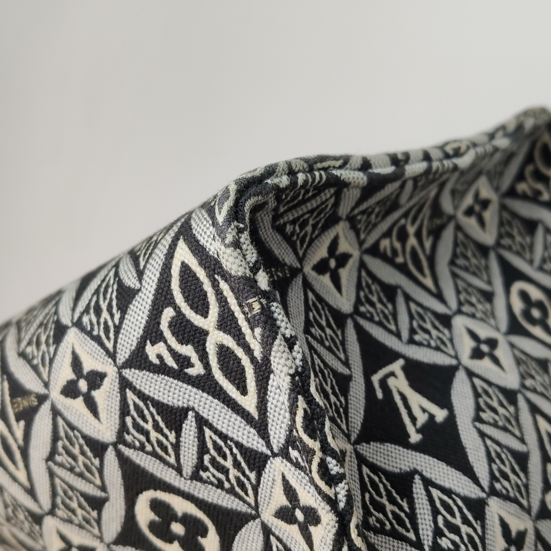 Louis Vuitton(LV) OnTheGo Tote Limited Edition Since 1854 Monogram Jacquard GM — photo 12 of 15