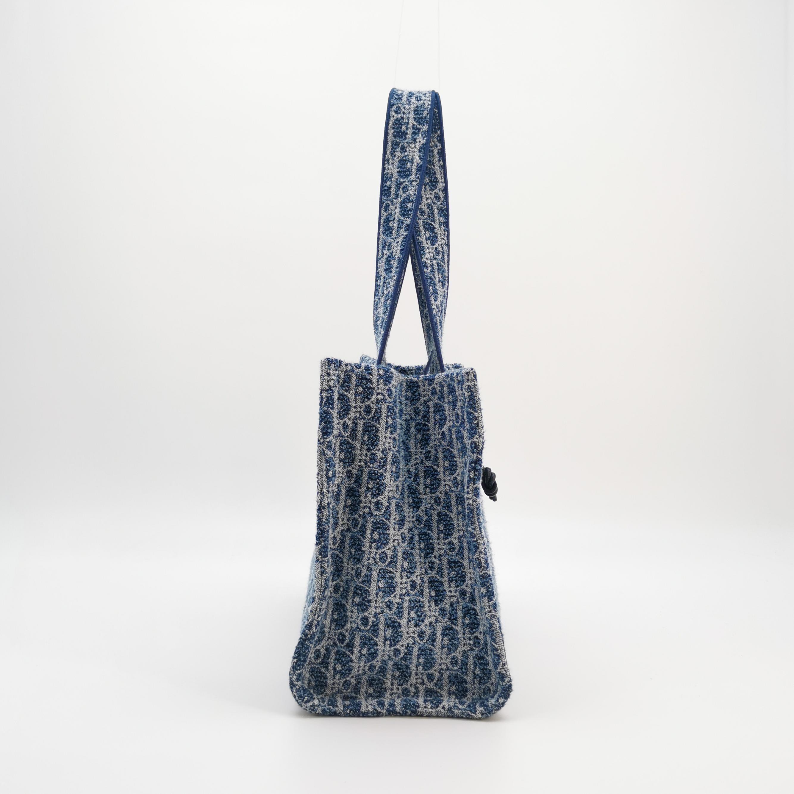 Christian Dior Book Tote Oblique Canvas Medium — photo 3 of 20