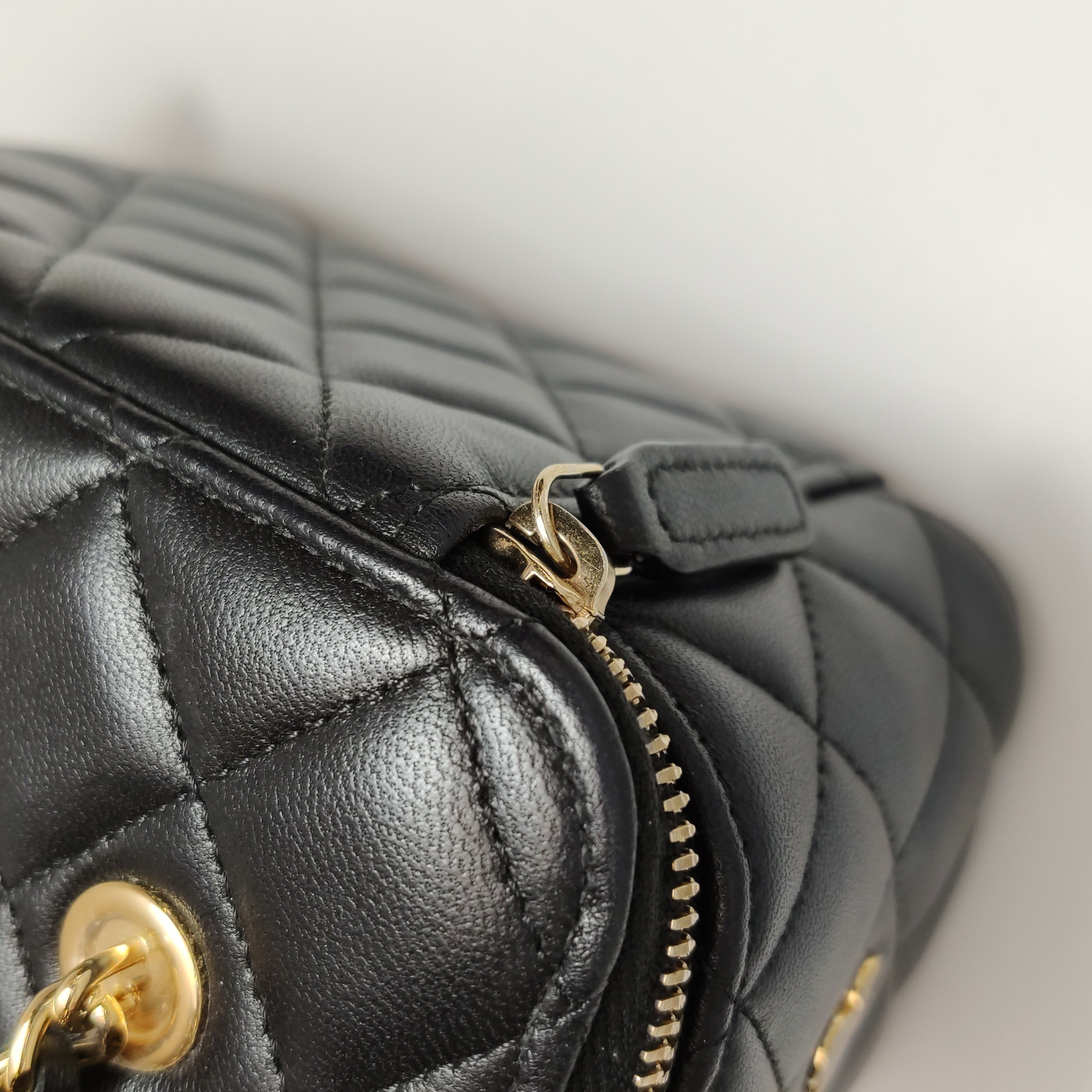 Chanel Coco Casino Vanity Case with Chain Quilted Caviar Small — photo 12 of 15