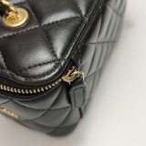 Chanel Coco Casino Vanity Case with Chain Quilted Caviar Small — thumbnail 12