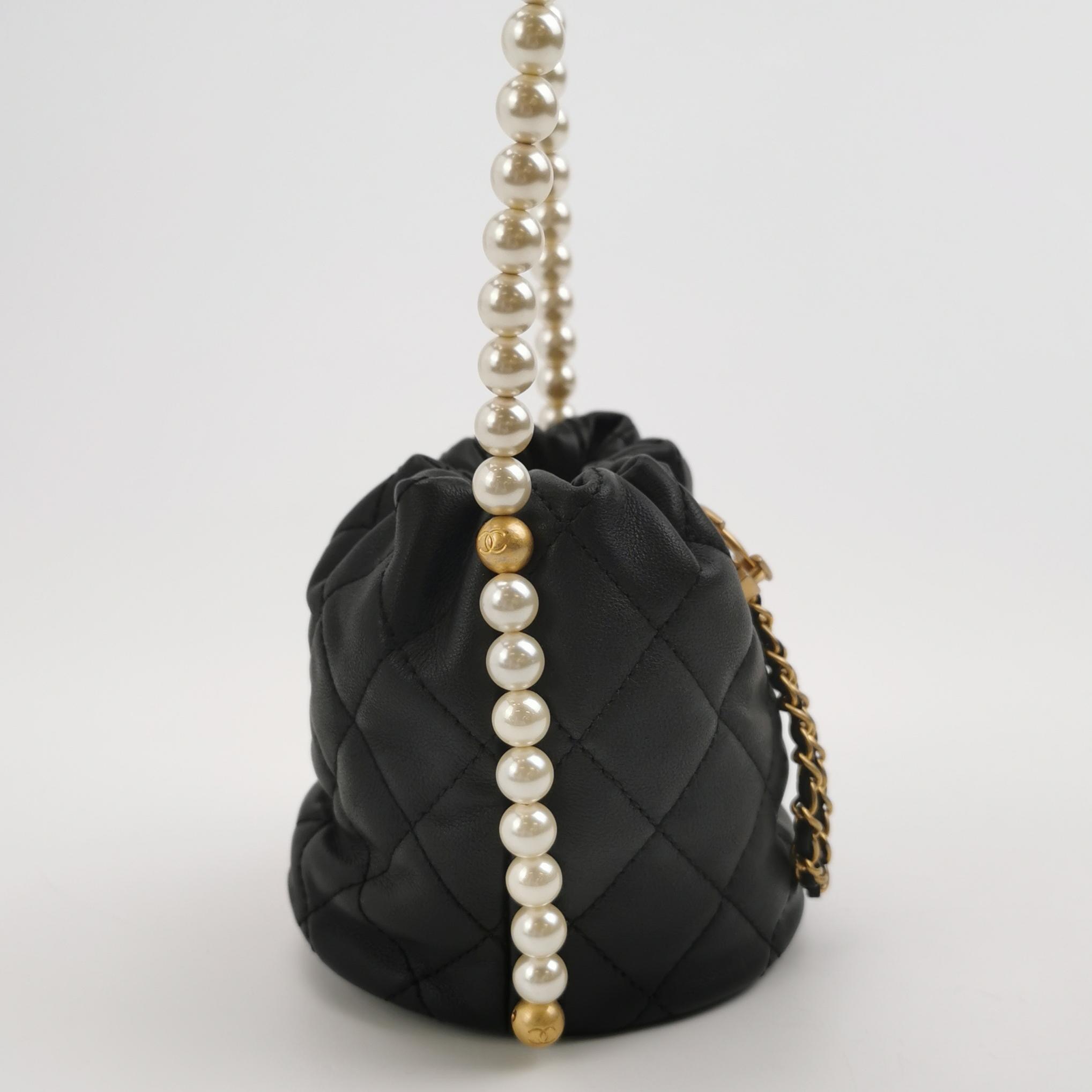 Chanel About Pearls Bucket Bag Quilted Calfskin Mini — photo 4 of 16