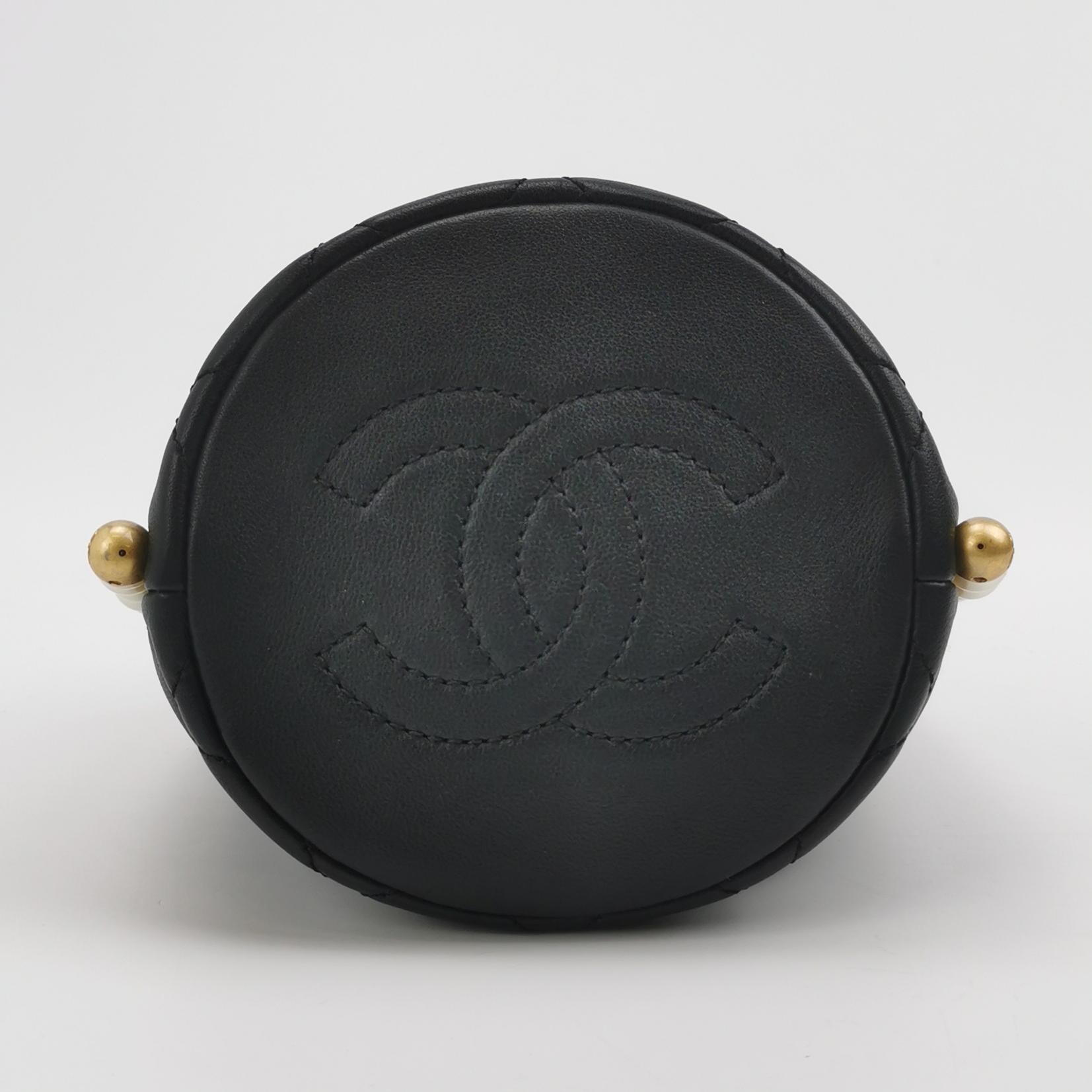 Chanel About Pearls Bucket Bag Quilted Calfskin Mini — photo 6 of 16