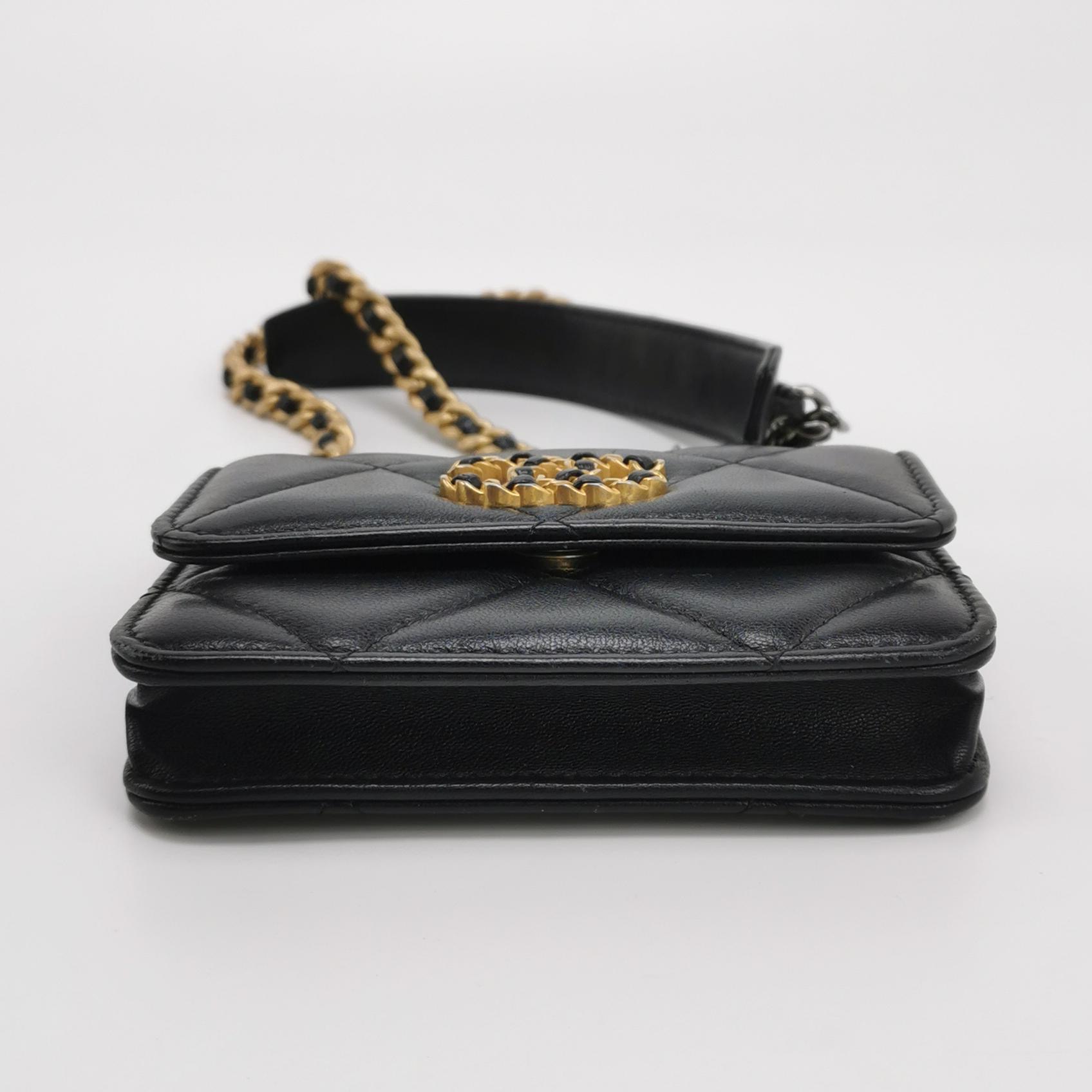 Chanel 19 Clutch With Chain Quilted Lambskin — photo 6 of 25