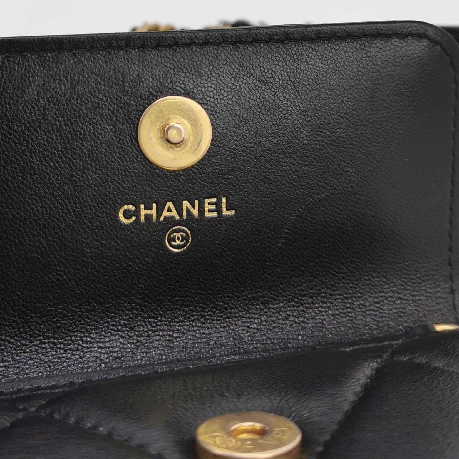 Chanel 19 Clutch With Chain Quilted Lambskin — photo 8 of 25