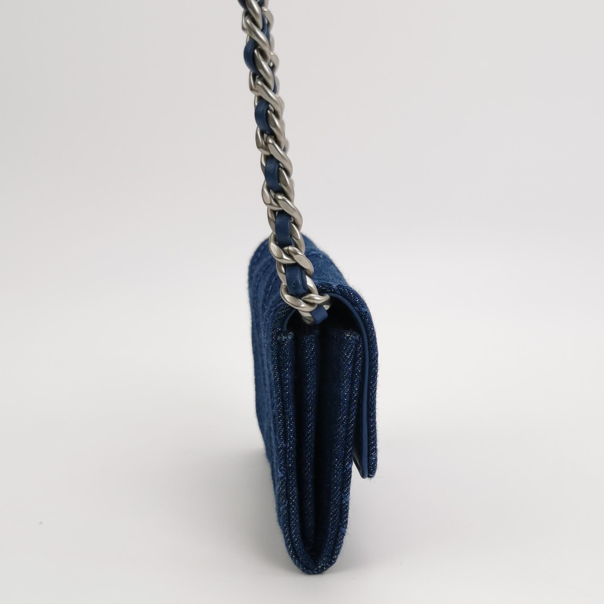 Chanel 19 Clutch With Chain Quilted Cowhide leather And Denim — photo 4 of 16