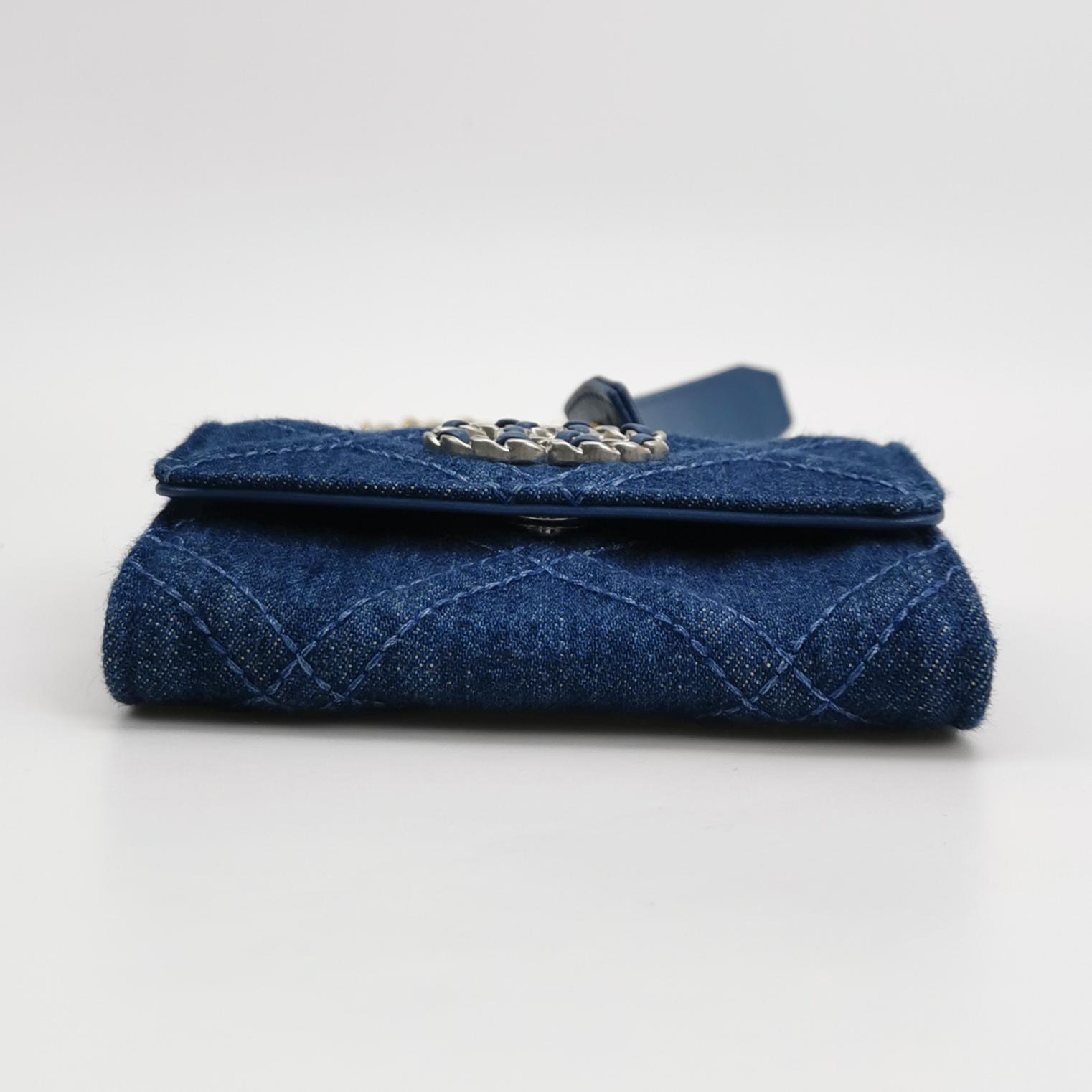 Chanel 19 Clutch With Chain Quilted Cowhide leather And Denim — photo 6 of 16