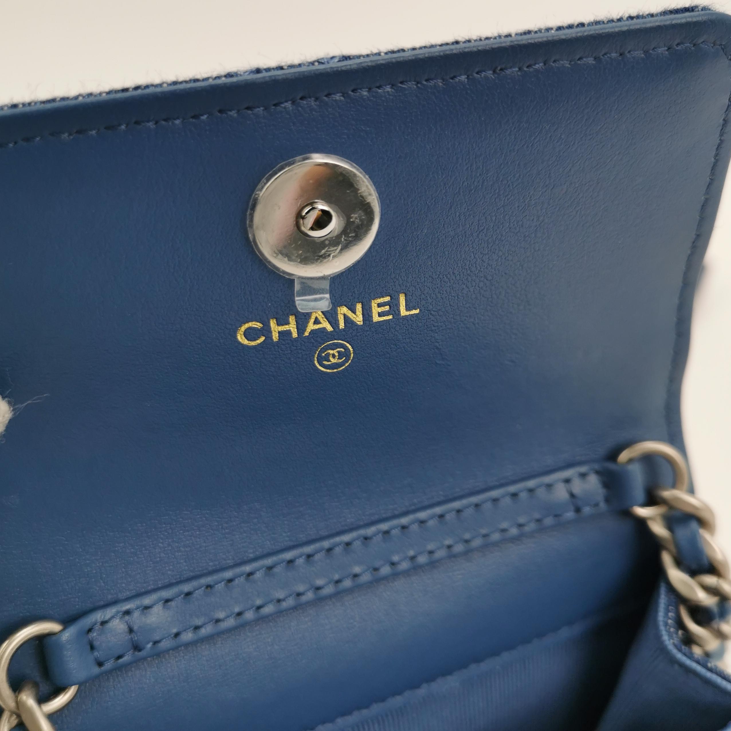 Chanel 19 Clutch With Chain Quilted Cowhide leather And Denim — photo 8 of 16