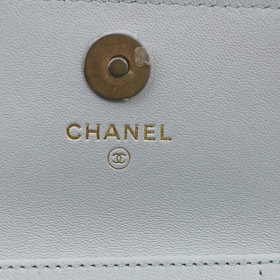 Chanel 19 Clutch With Chain Quilted Lambskin — photo 8 of 15