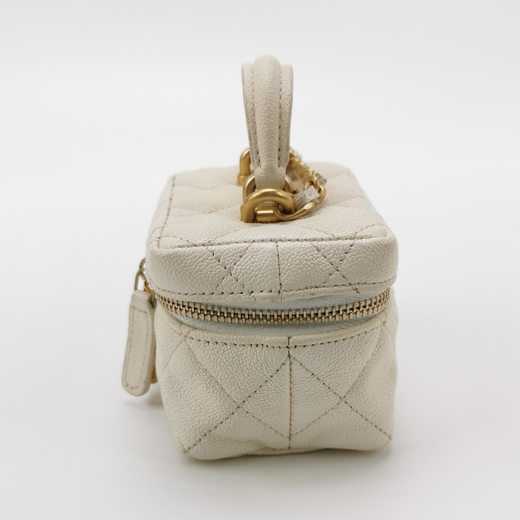 CHANEL Trendy CC Top Handle Vanity Case Quilted Cowhide leather — photo 3 of 24