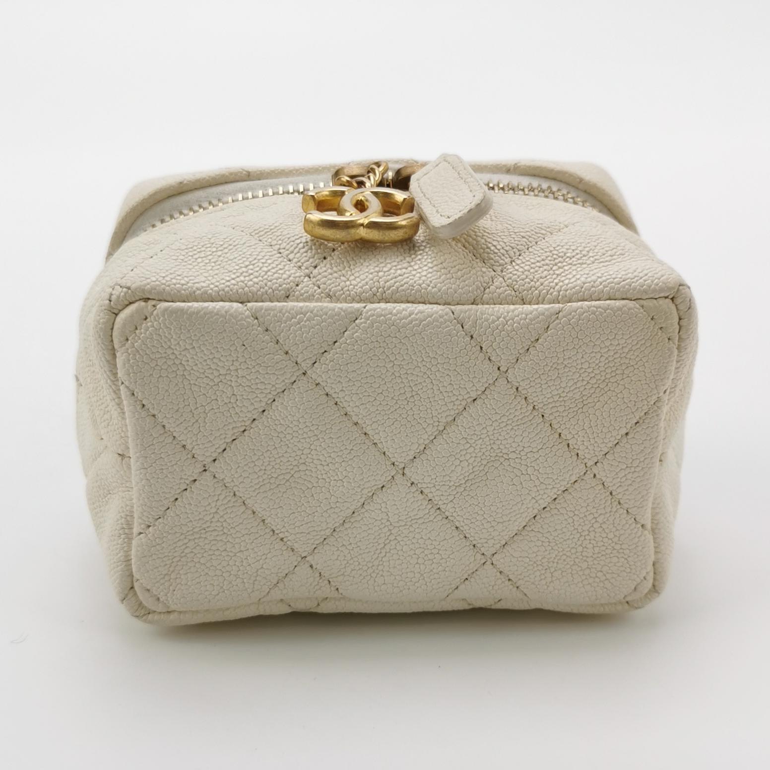 CHANEL Trendy CC Top Handle Vanity Case Quilted Cowhide leather — photo 6 of 24