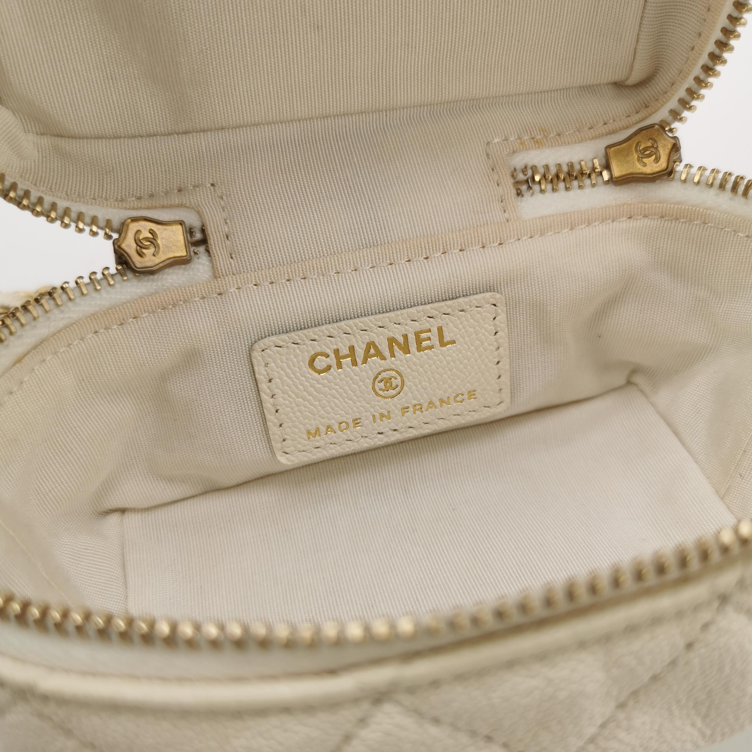 CHANEL Trendy CC Top Handle Vanity Case Quilted Cowhide leather — photo 8 of 24