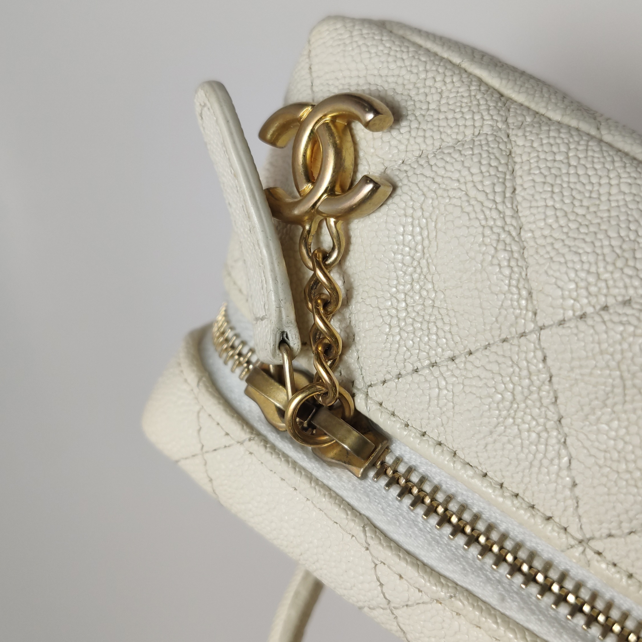 CHANEL Trendy CC Top Handle Vanity Case Quilted Cowhide leather — photo 20 of 24