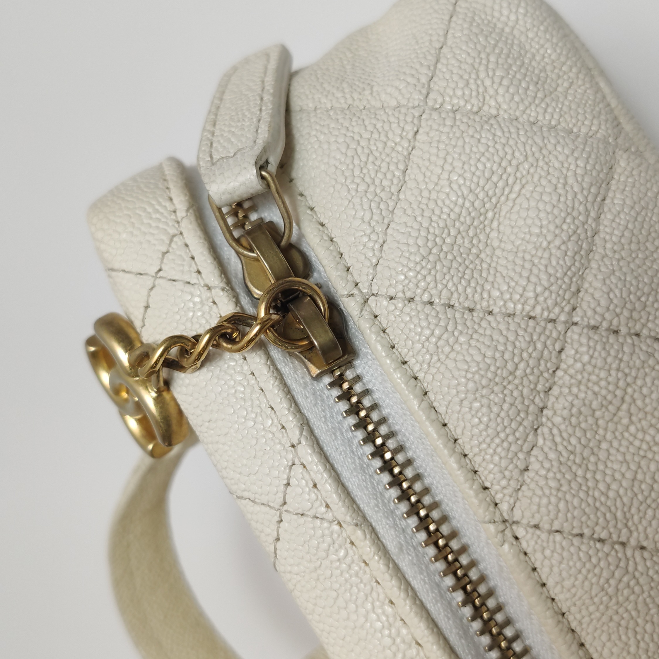 CHANEL Trendy CC Top Handle Vanity Case Quilted Cowhide leather — photo 23 of 24