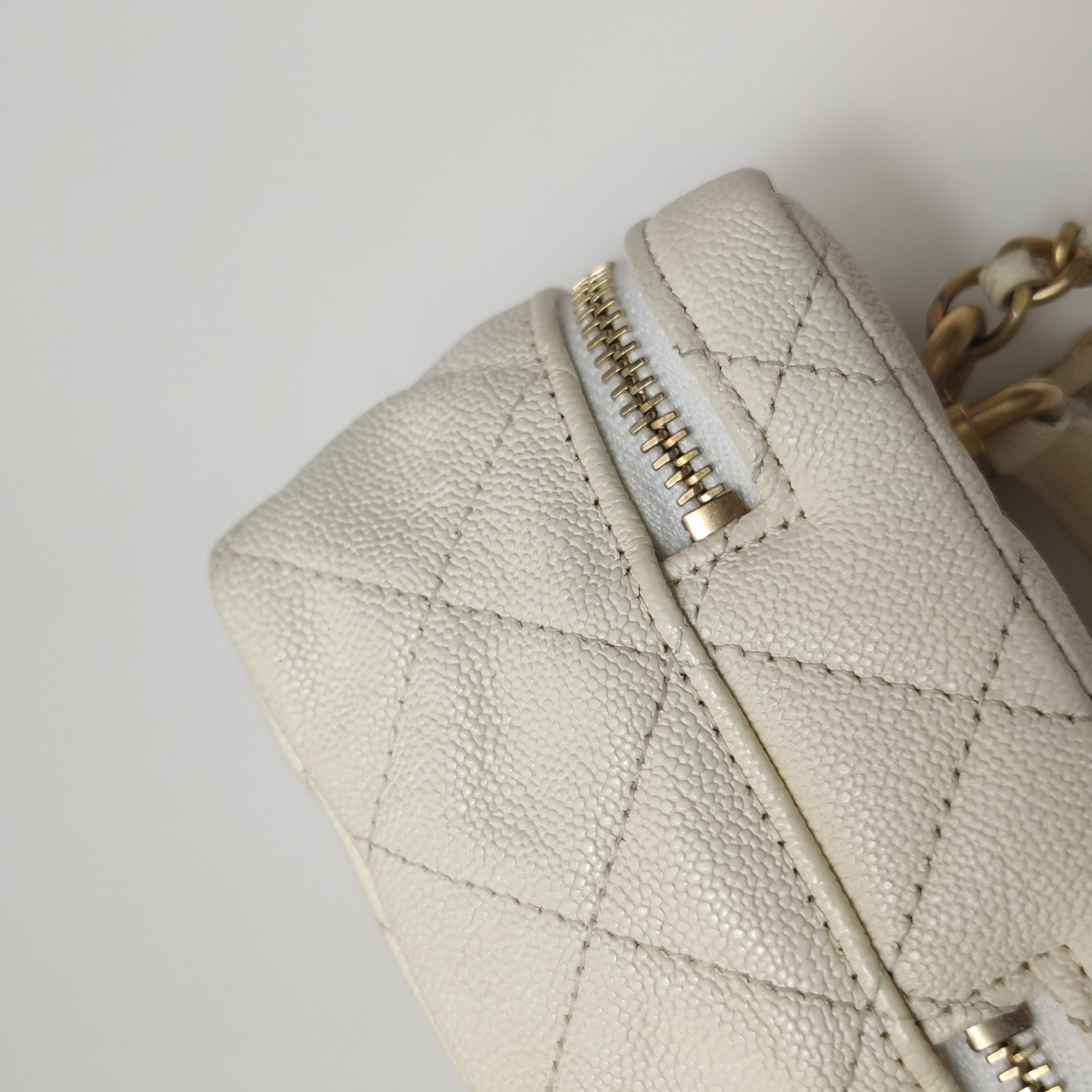 CHANEL Trendy CC Top Handle Vanity Case Quilted Cowhide leather — photo 16 of 24