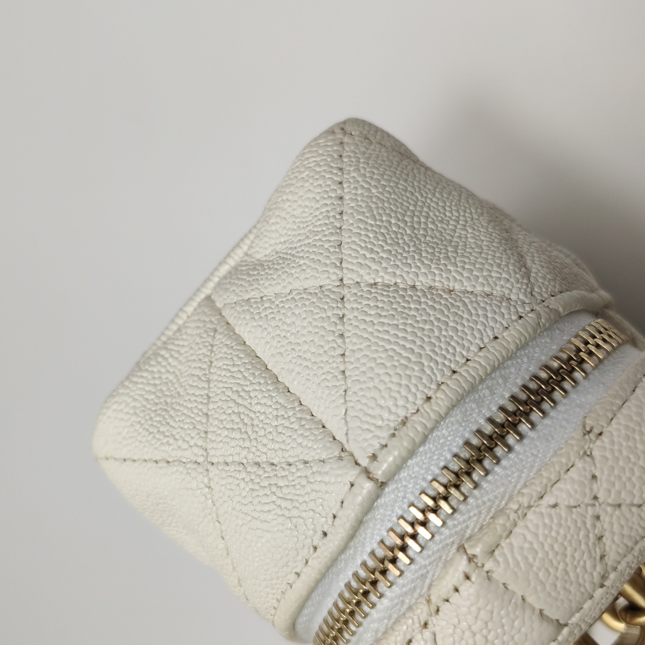 CHANEL Trendy CC Top Handle Vanity Case Quilted Cowhide leather — photo 17 of 24