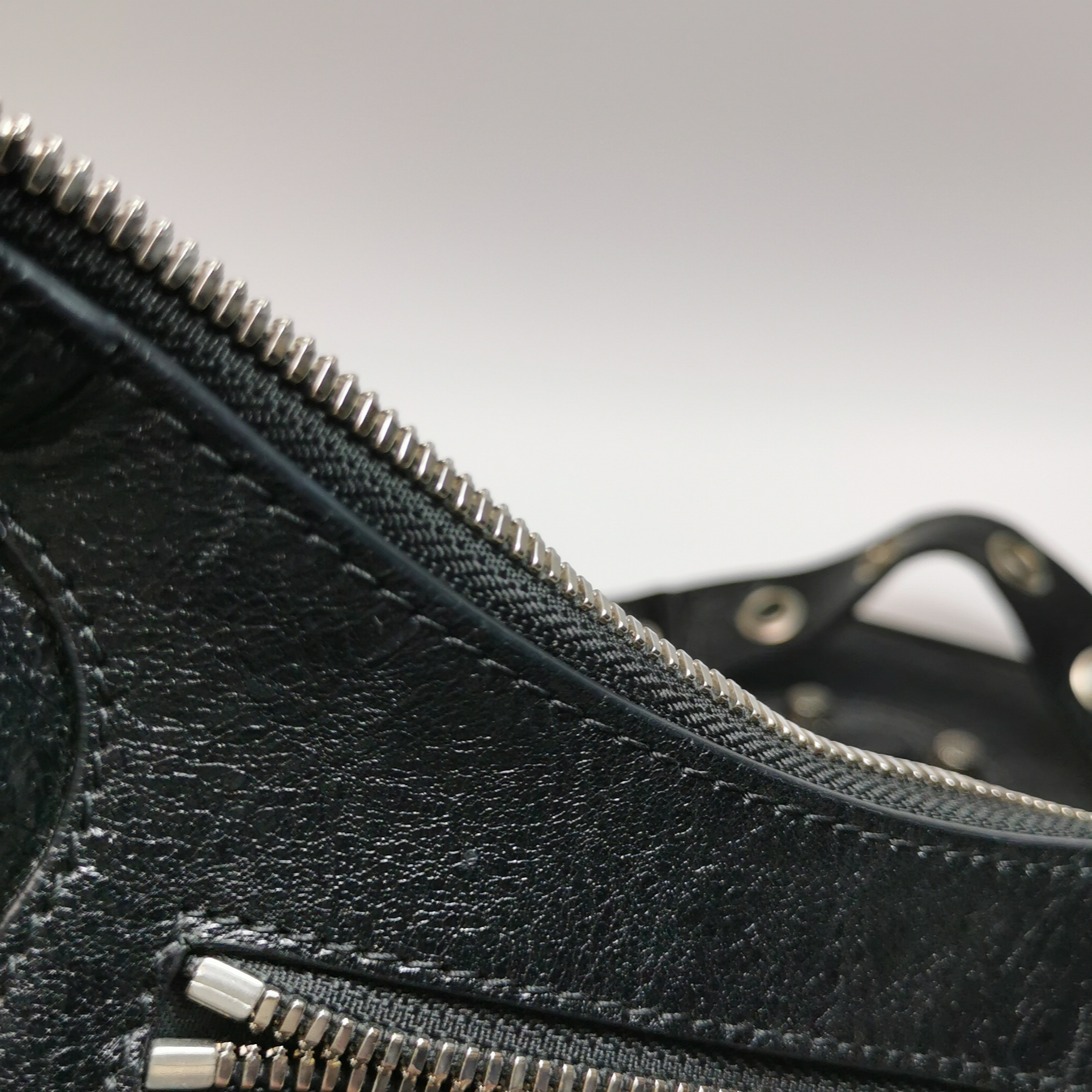 Balenciaga Le Cagole Giant Studs Shoulder Bag Leather Small — photo 24 of 25