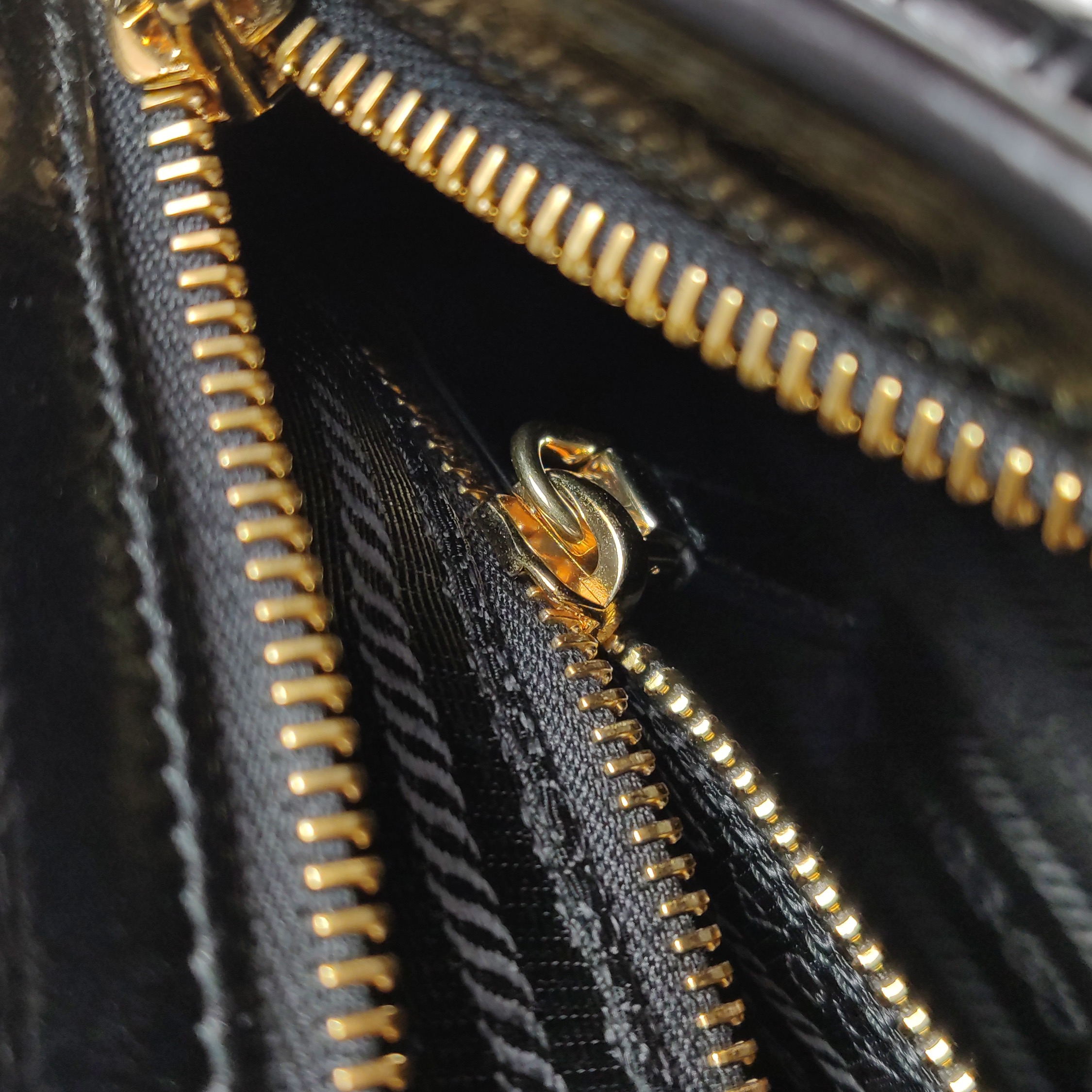 Prada Bonnie Handbag Cowhide leather Small — photo 9 of 17