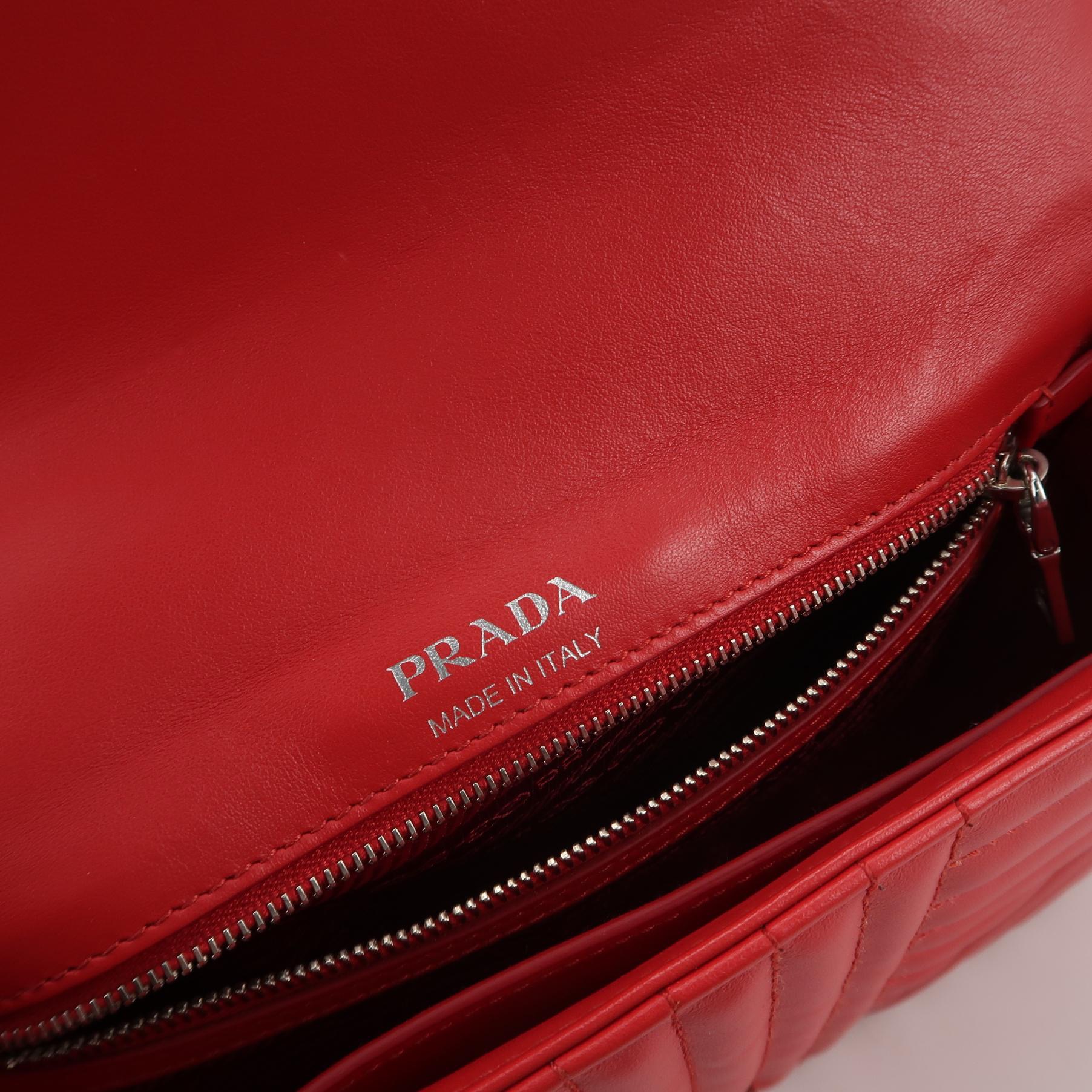 Prada Chain Flap Shoulder Bag Diagramme Quilted Leather Medium — photo 8 of 16