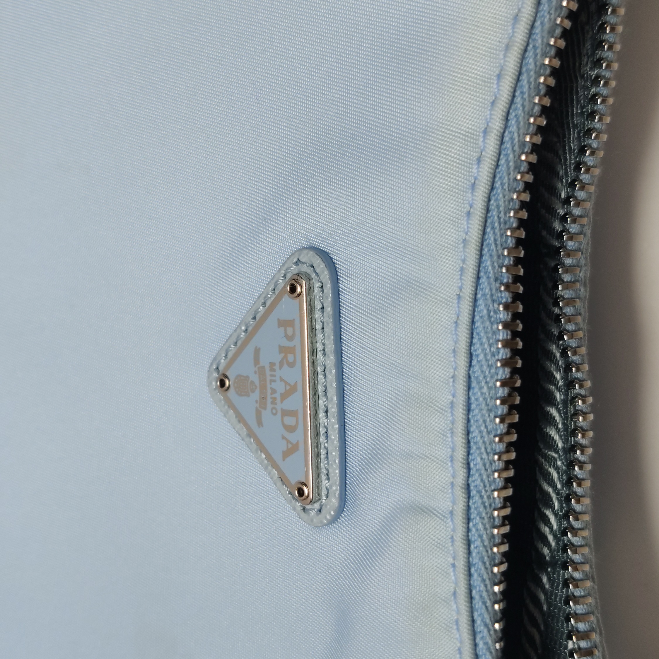 Prada Re-Edition 2005 Shoulder Bag Saffiano Leather Small — photo 13 of 16