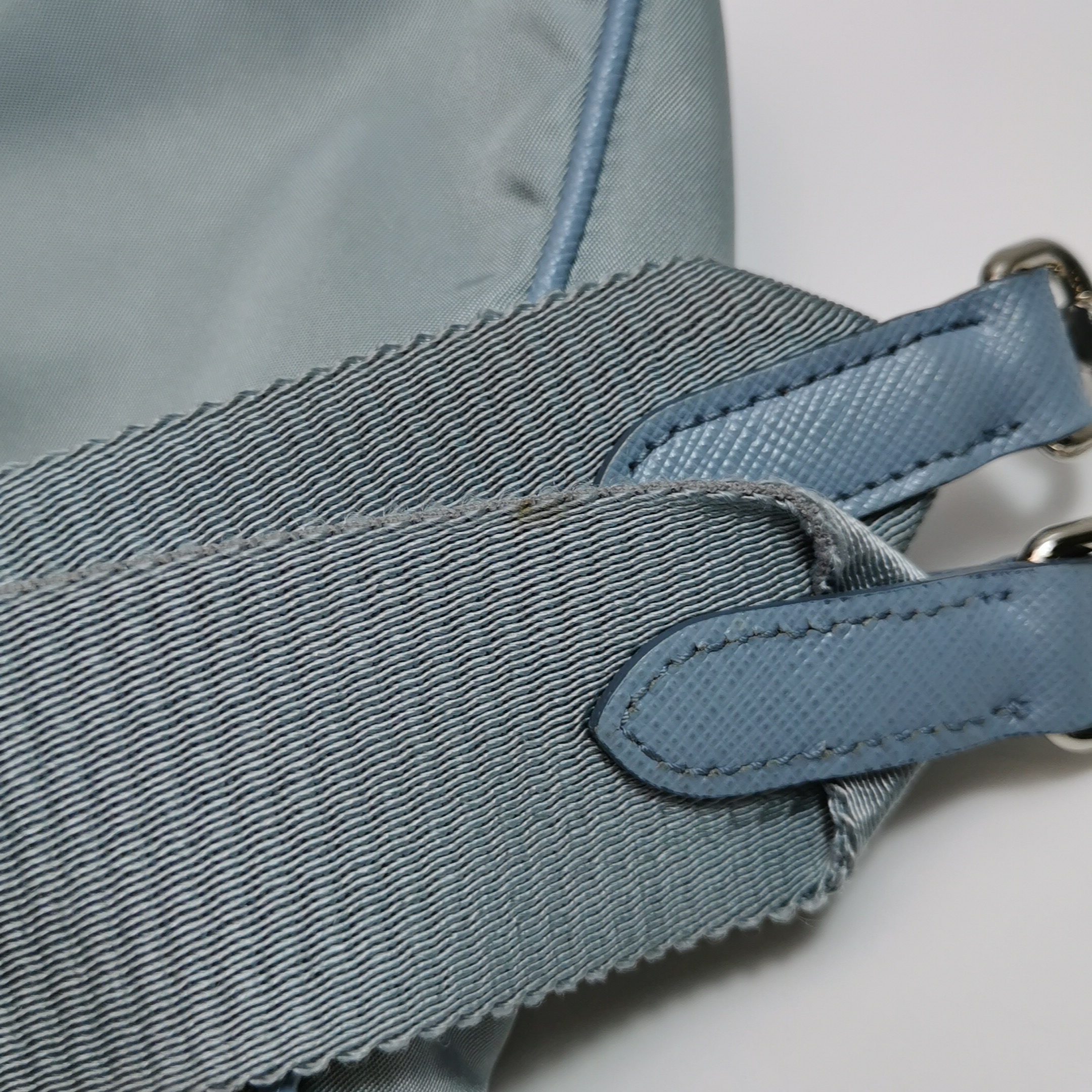 Prada Re-Edition 2005 Shoulder Bag Saffiano Leather — photo 17 of 18